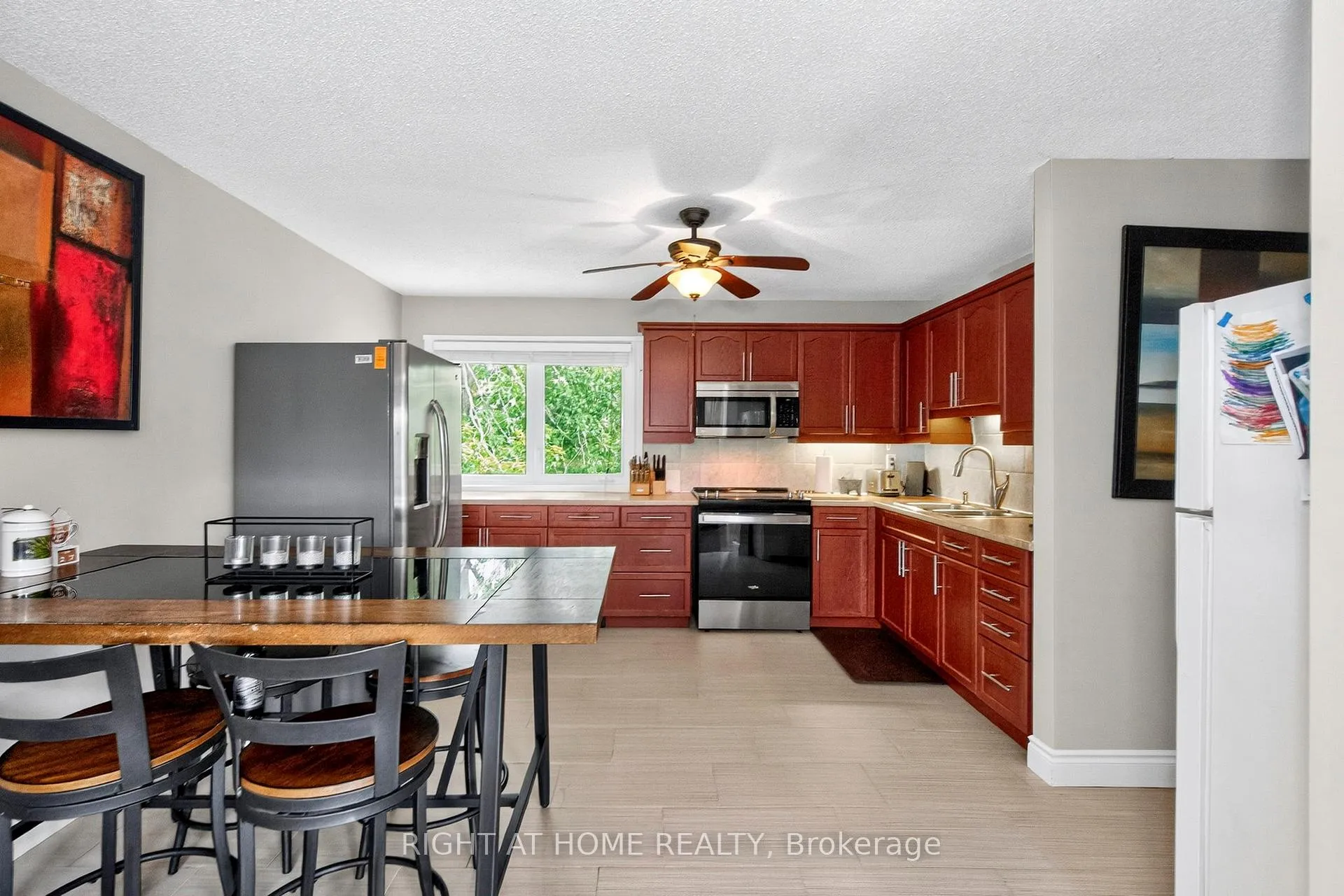 Photo 10 of 24 Puccini Drive, Wasaga Beach — HOMEH