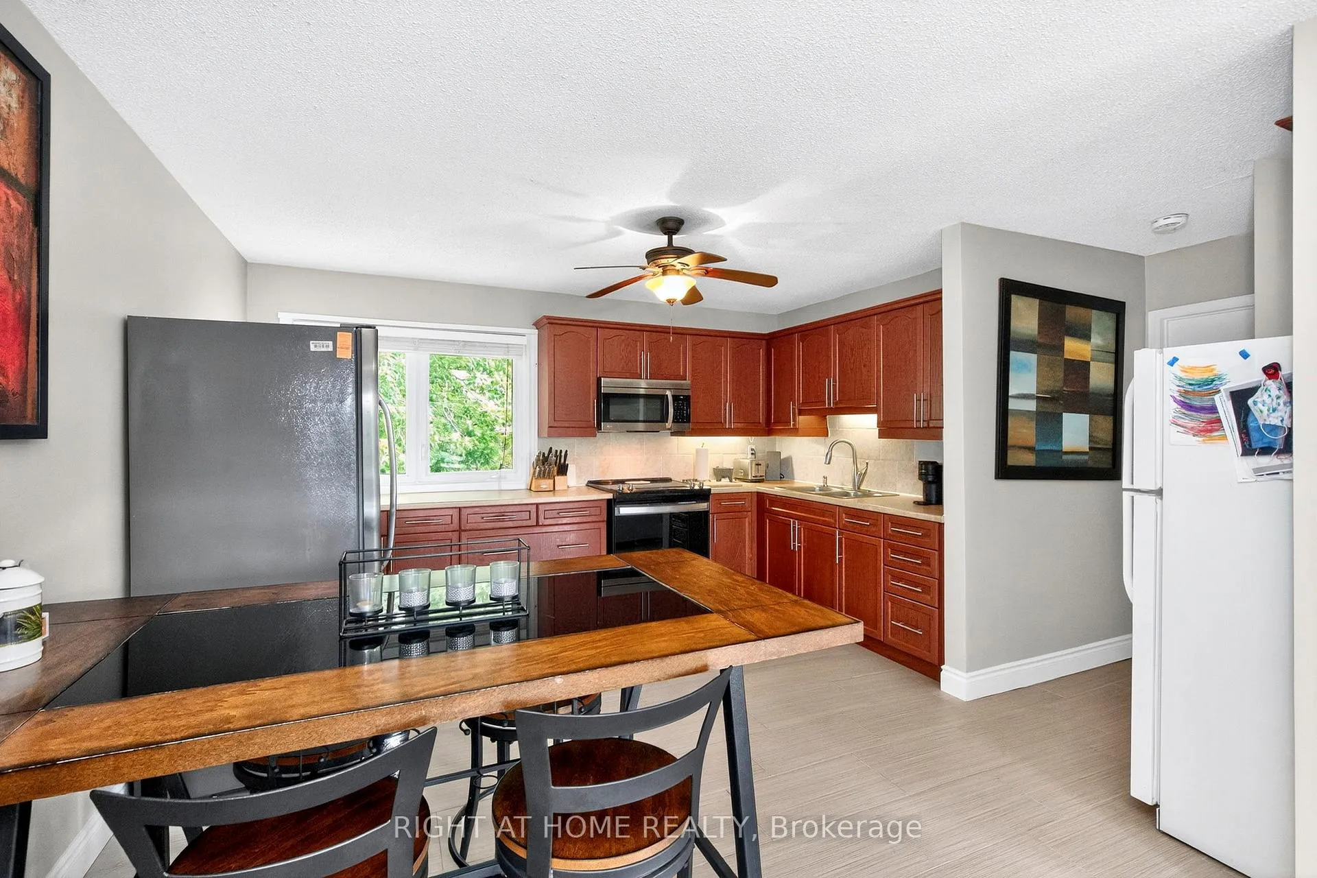 Photo 11 of 24 Puccini Drive, Wasaga Beach — HOMEH