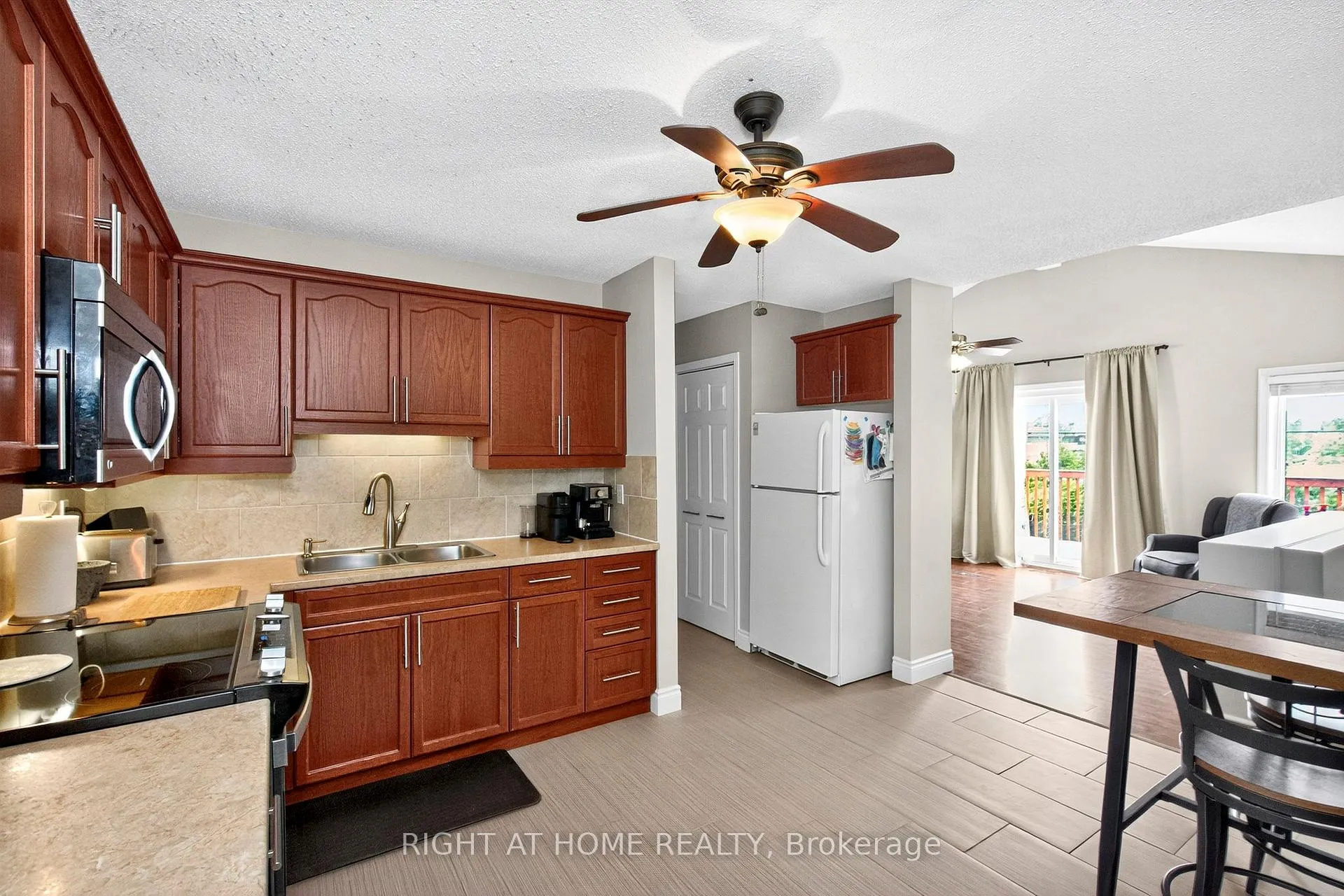 Photo 13 of 24 Puccini Drive, Wasaga Beach — HOMEH