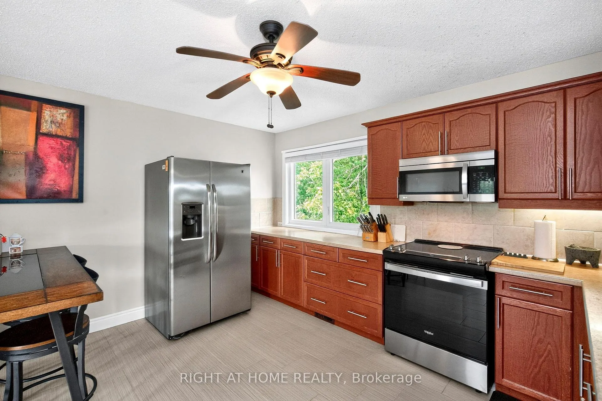 Photo 14 of 24 Puccini Drive, Wasaga Beach — HOMEH