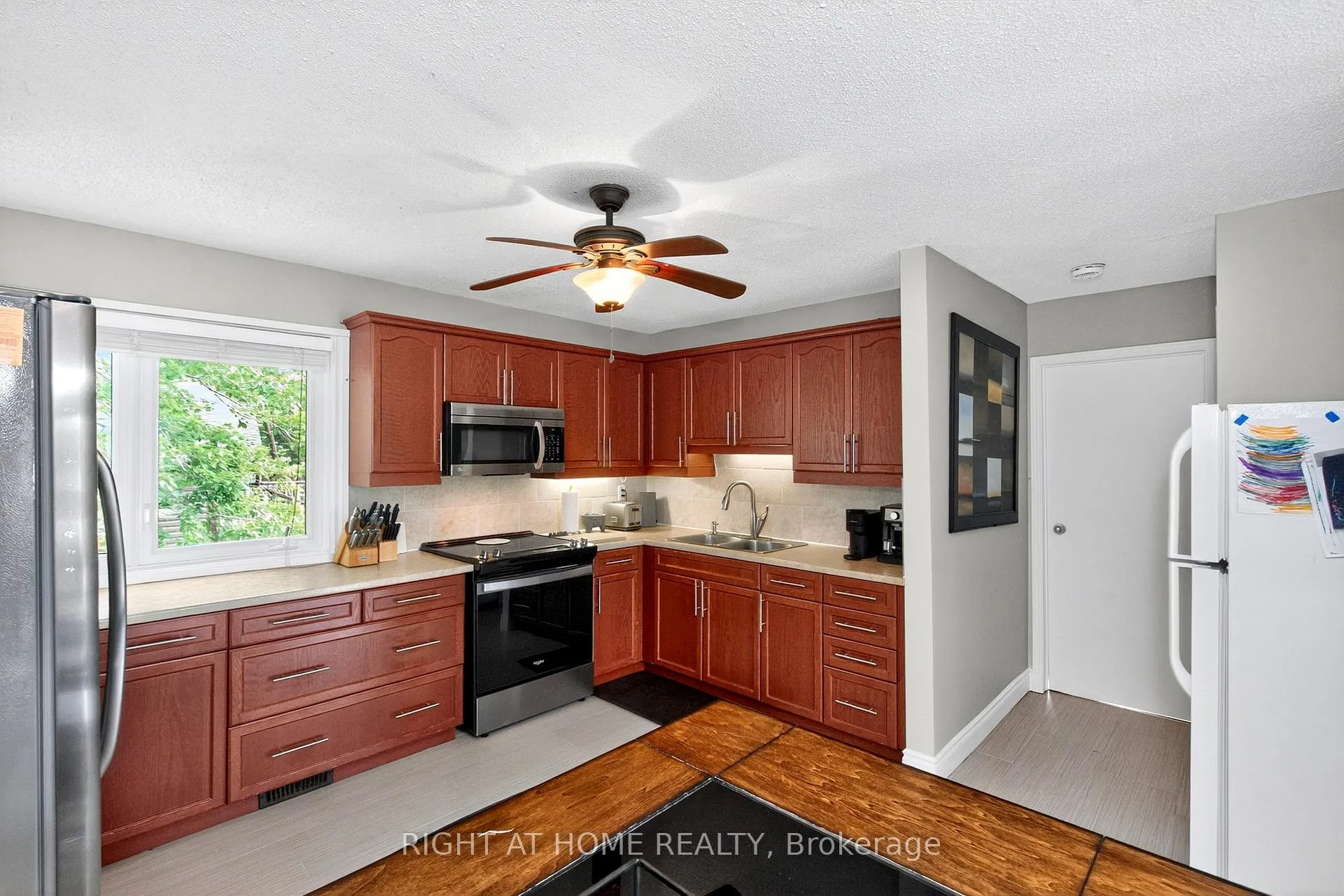 Photo 18 of 24 Puccini Drive, Wasaga Beach — HOMEH