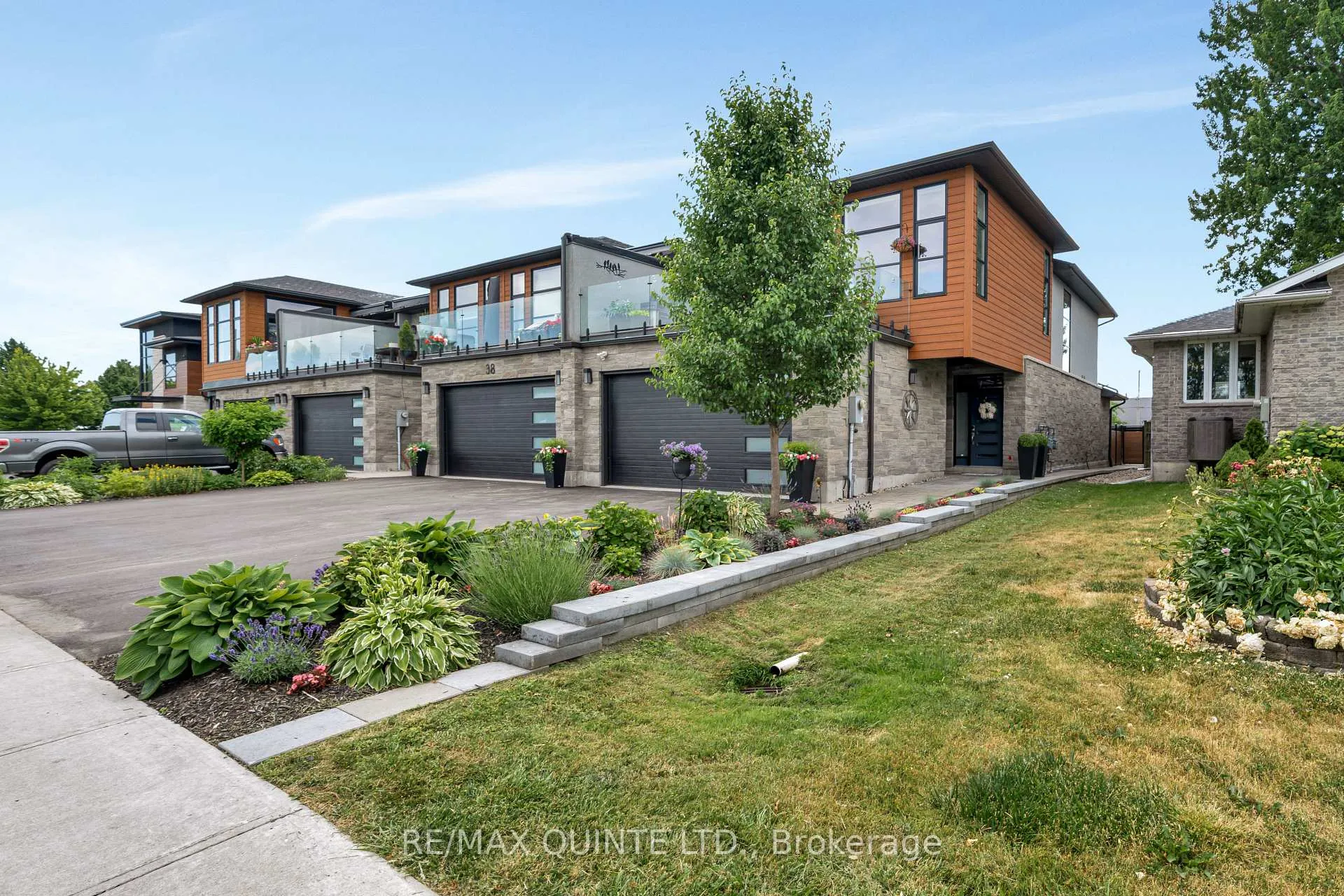Photo 2 of 40 John Street S, Belleville, Belleville Ward — HOMEH