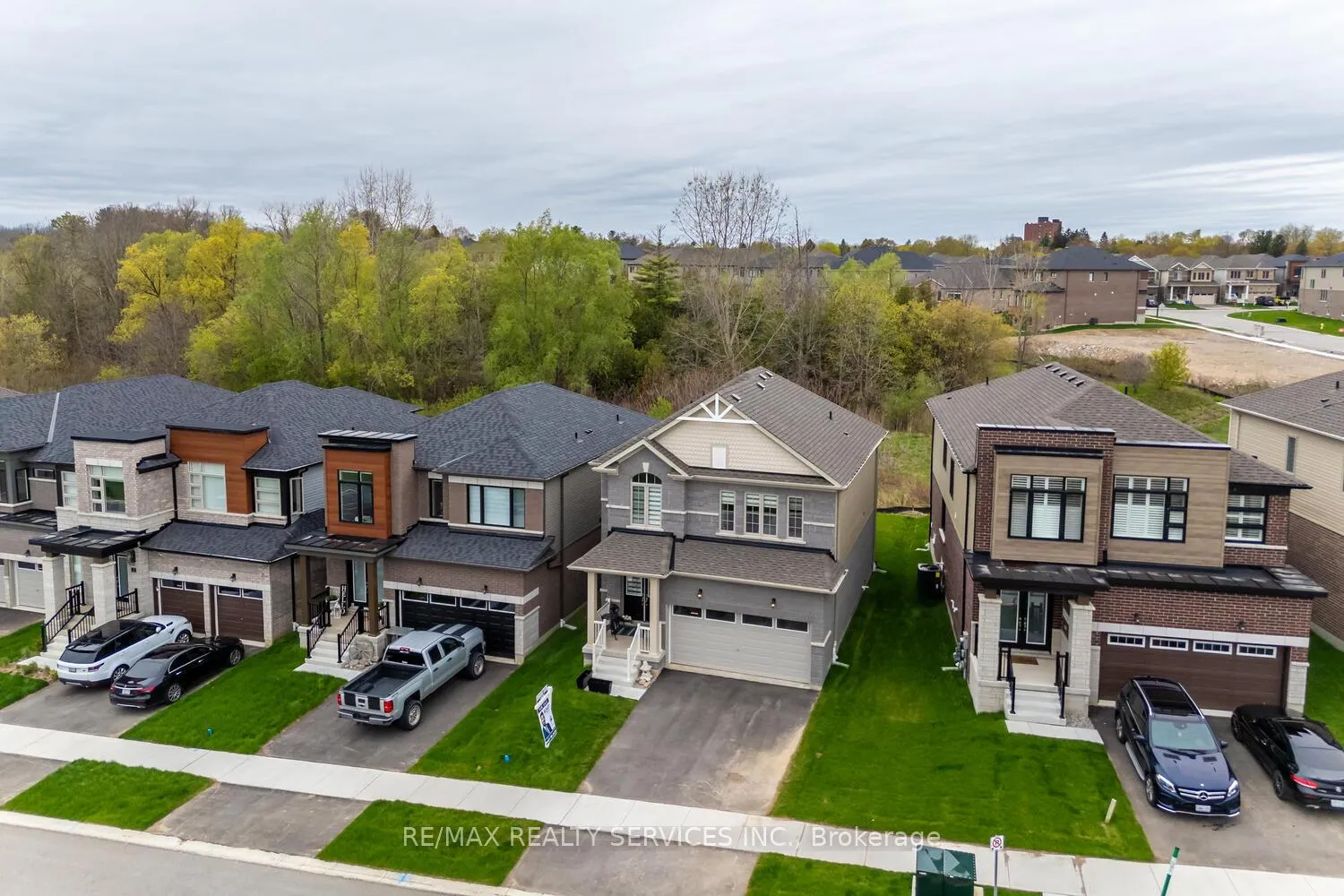 Photo 2 of 27 Gilham Way, Brant, Paris — HOMEH