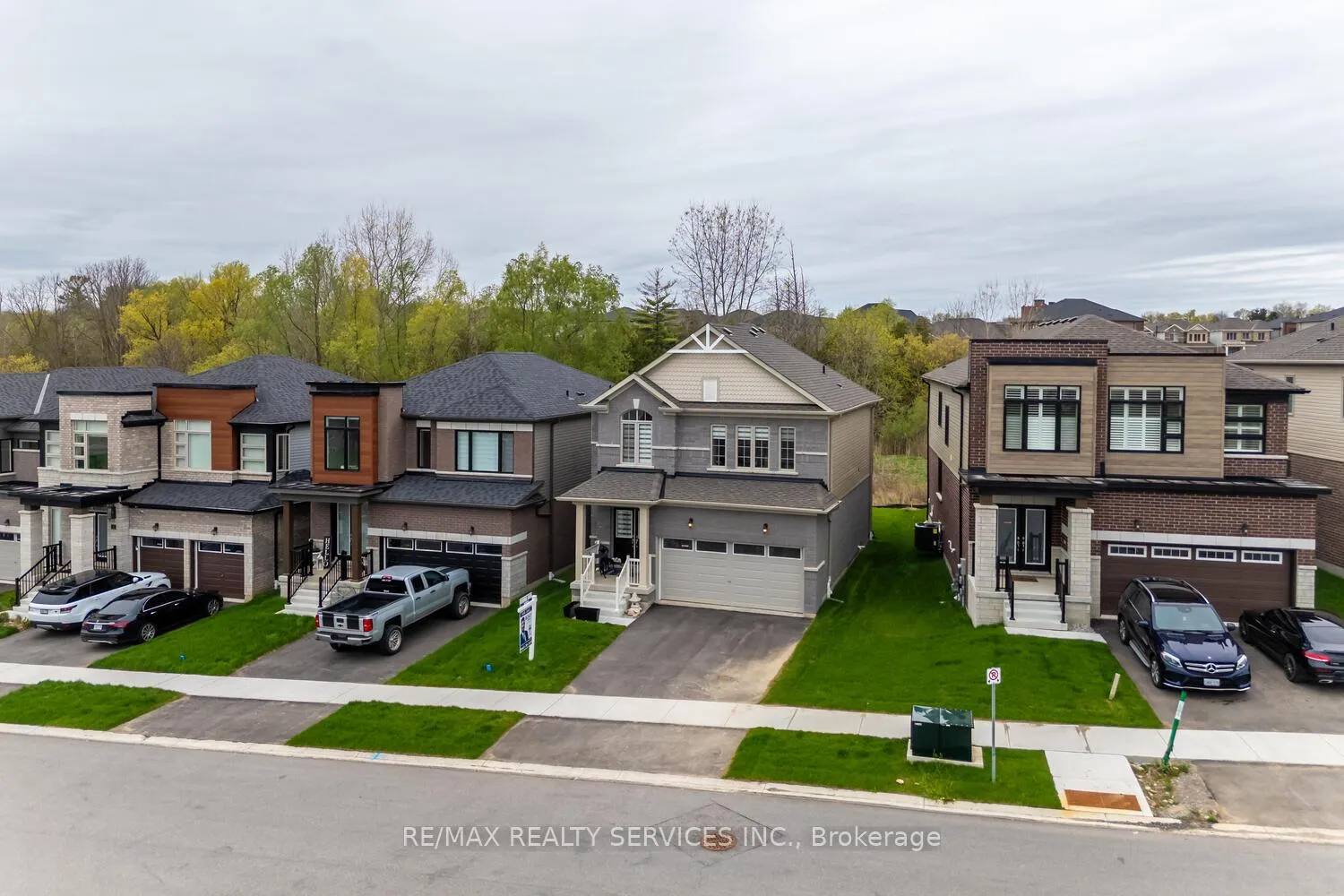 Photo 3 of 27 Gilham Way, Brant, Paris — HOMEH