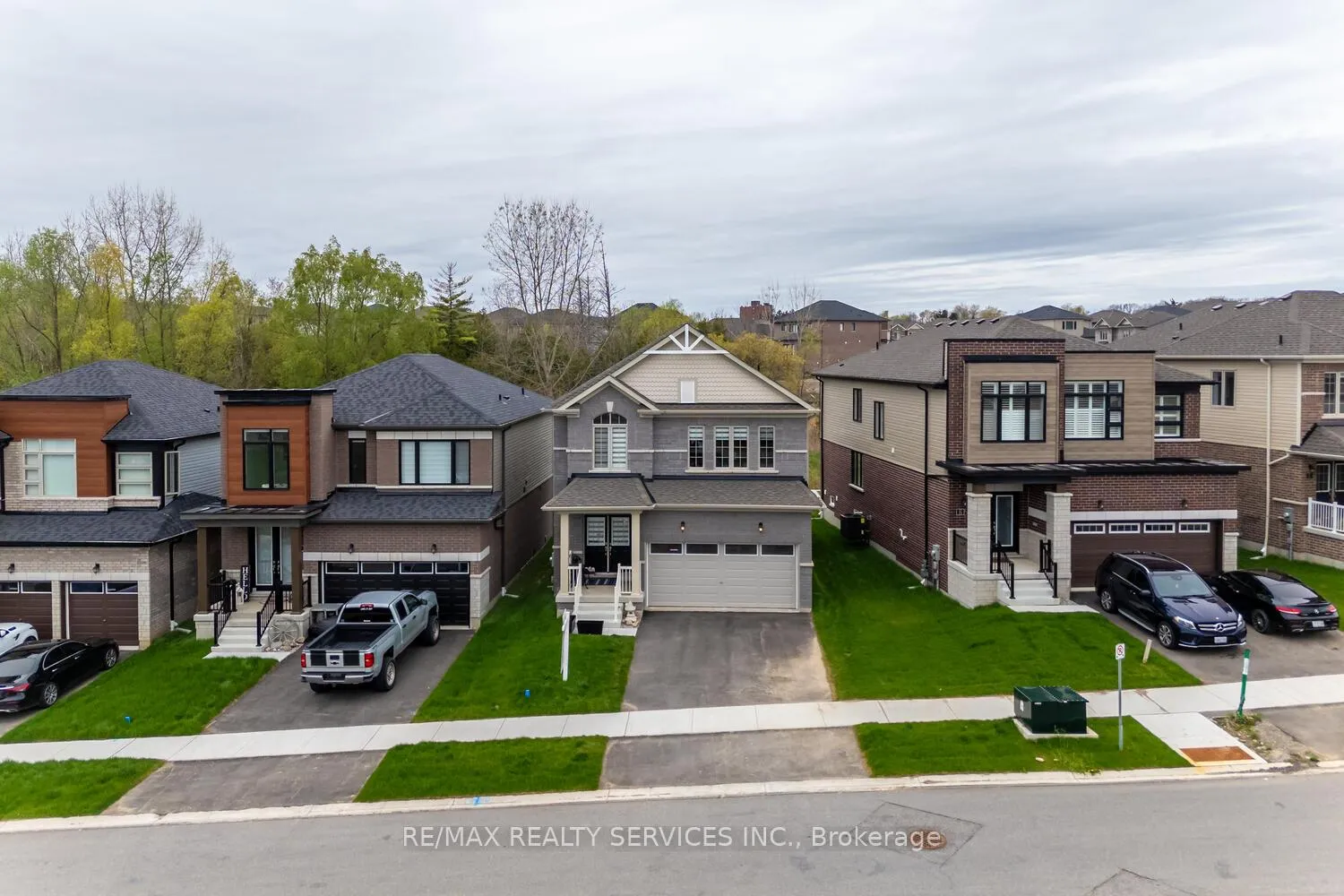 Photo 4 of 27 Gilham Way, Brant, Paris — HOMEH
