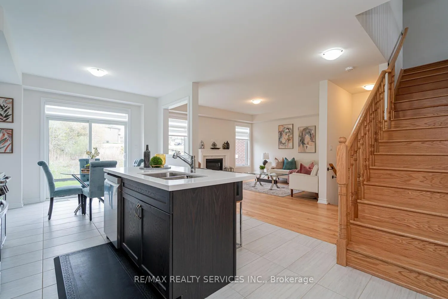 Photo 8 of 27 Gilham Way, Brant, Paris — HOMEH