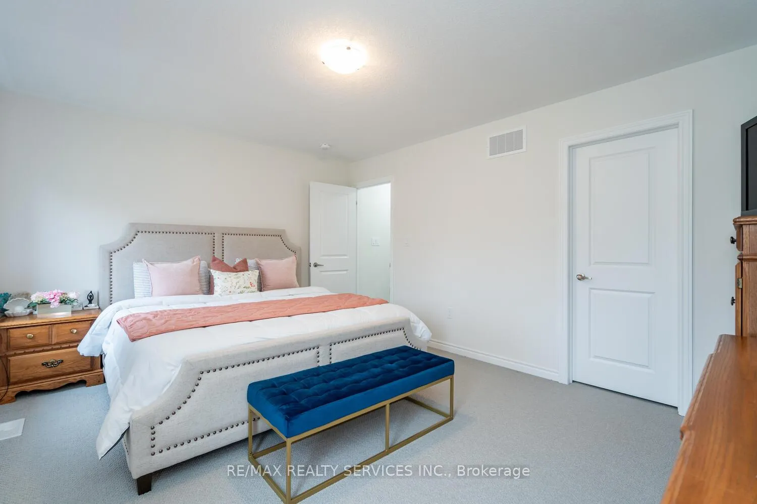 Photo 18 of 27 Gilham Way, Brant, Paris — HOMEH