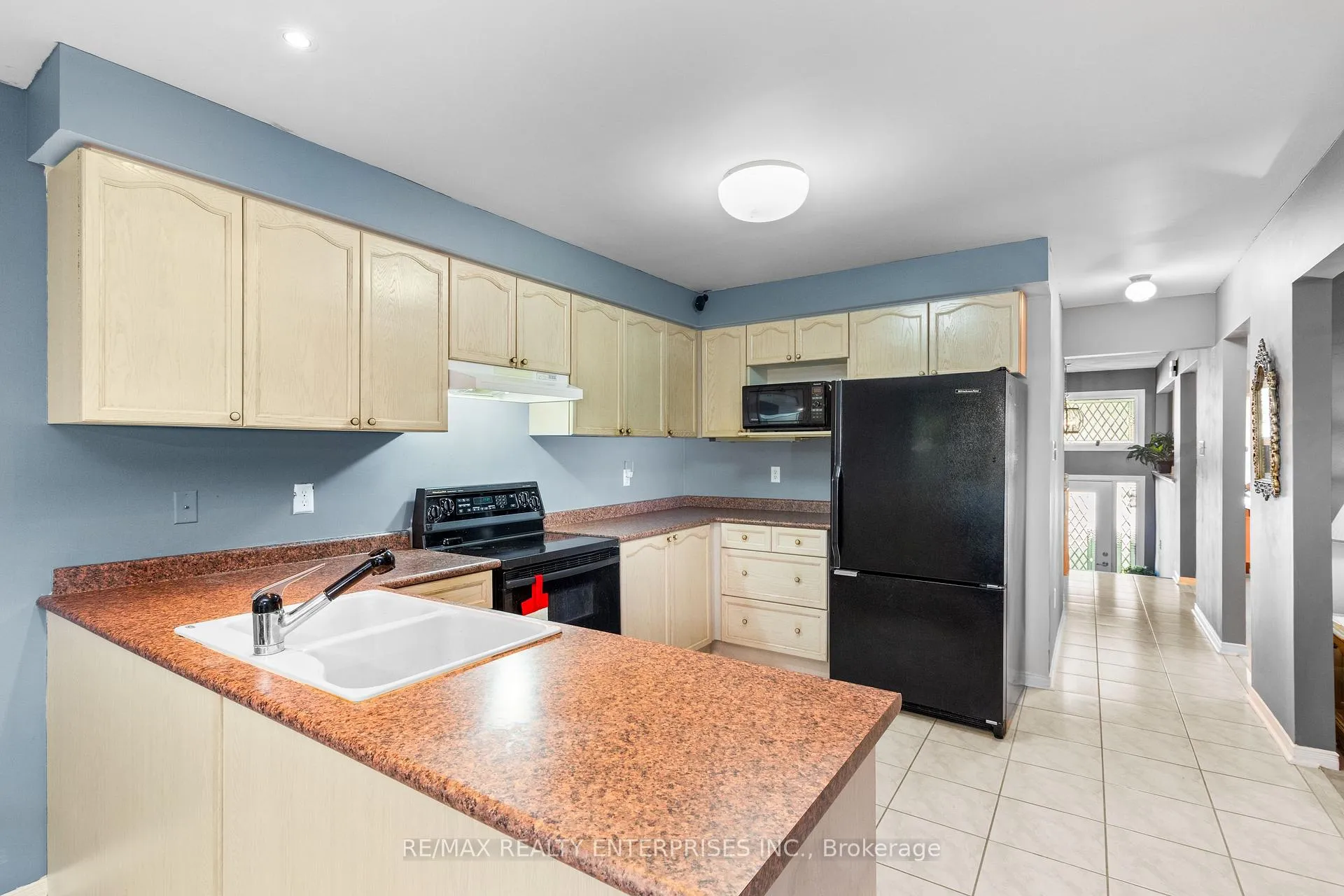 Photo 5 of 70 Downer Crescent, Wasaga Beach — HOMEH