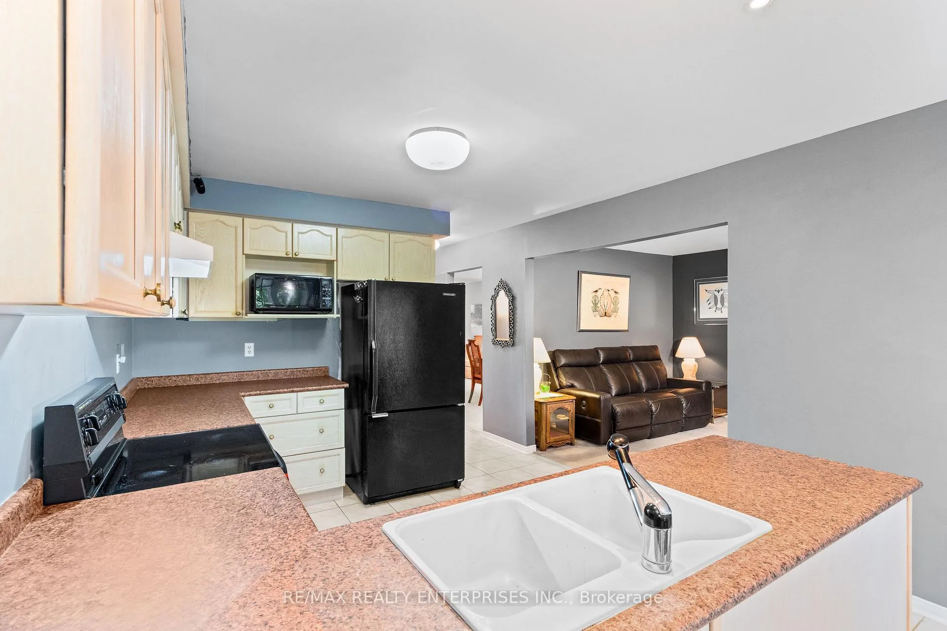 Photo 6 of 70 Downer Crescent, Wasaga Beach — HOMEH