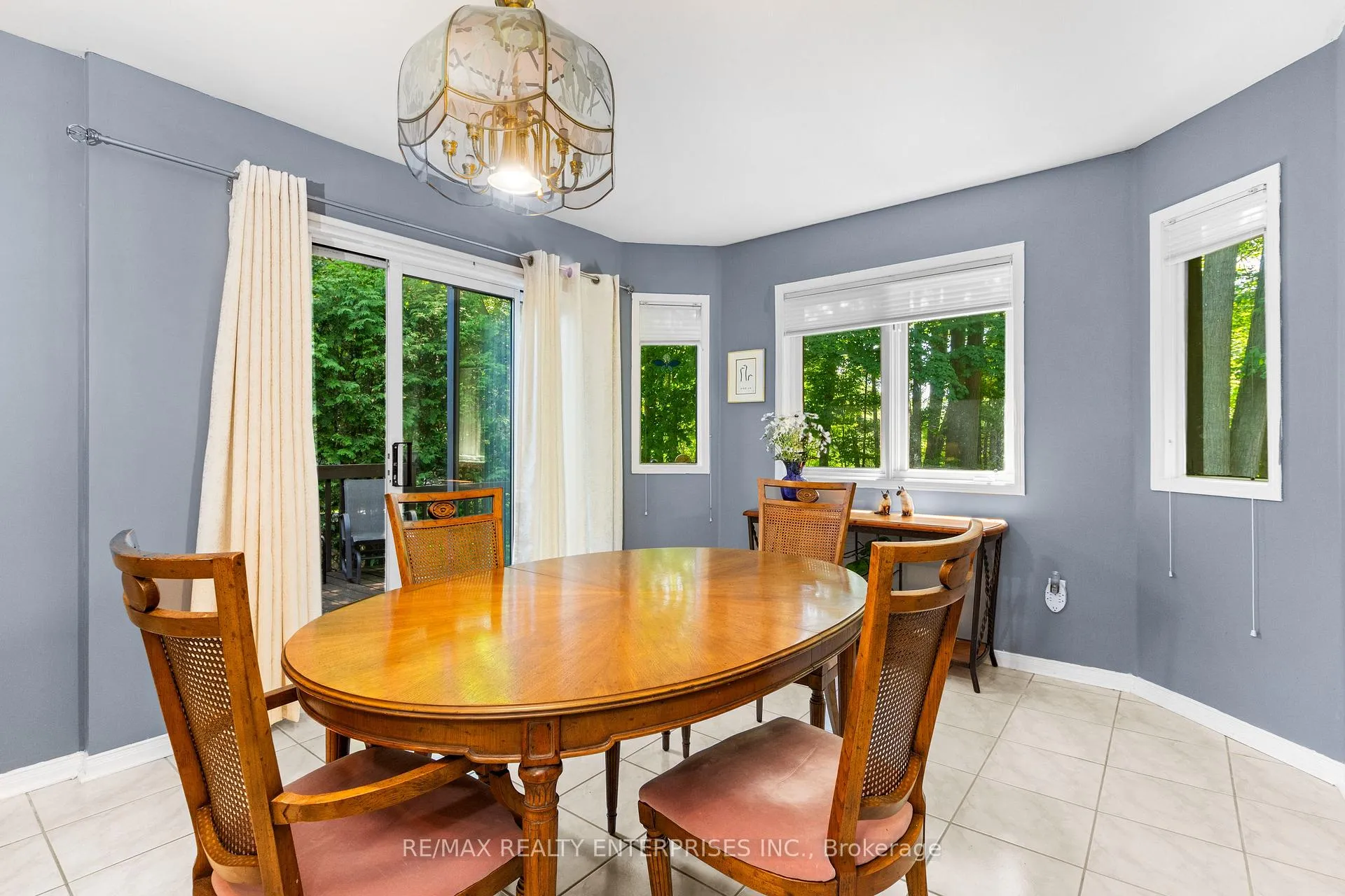 Photo 7 of 70 Downer Crescent, Wasaga Beach — HOMEH