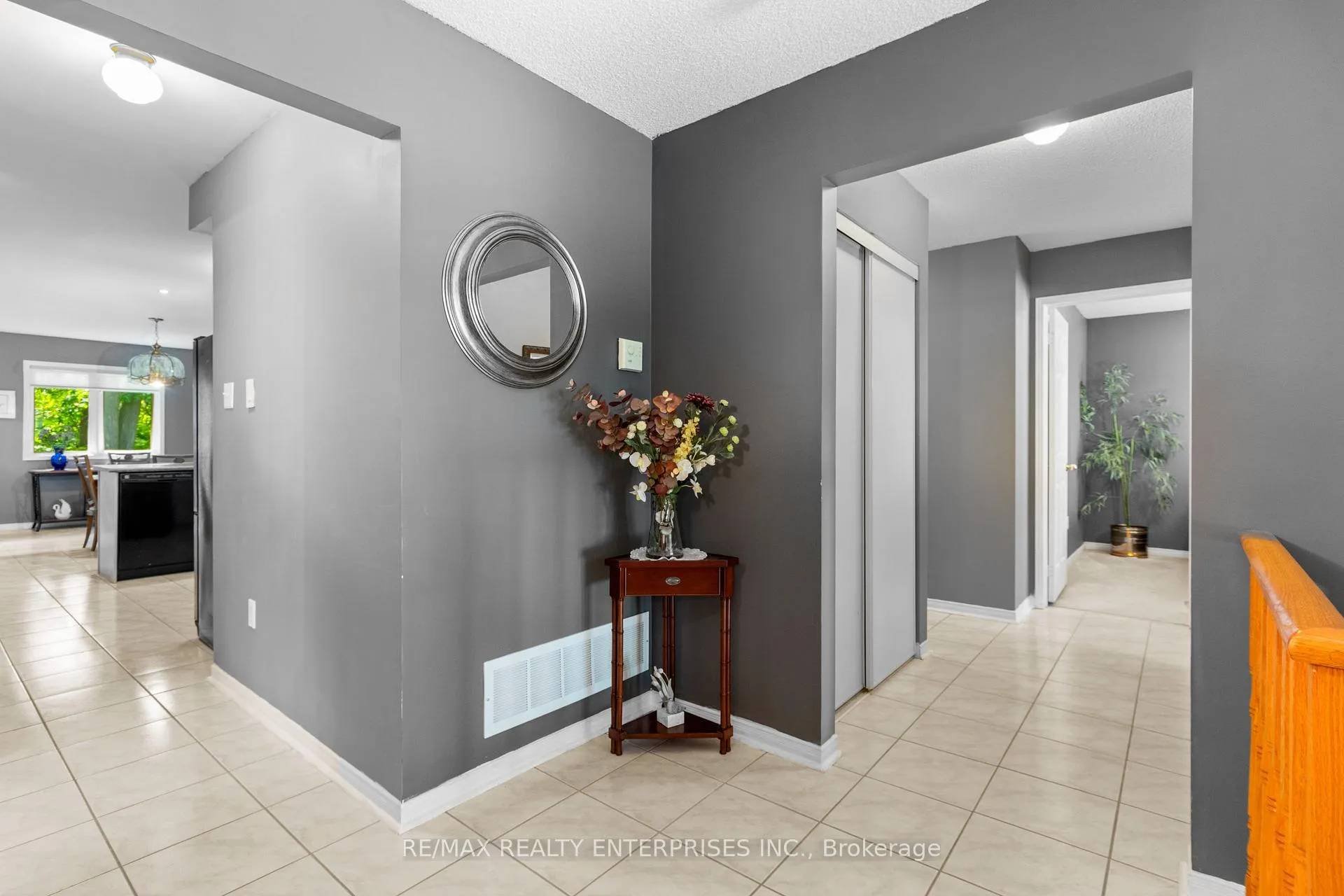 Photo 13 of 70 Downer Crescent, Wasaga Beach — HOMEH