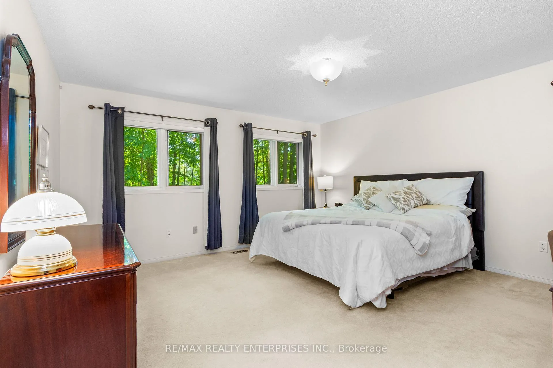 Photo 17 of 70 Downer Crescent, Wasaga Beach — HOMEH