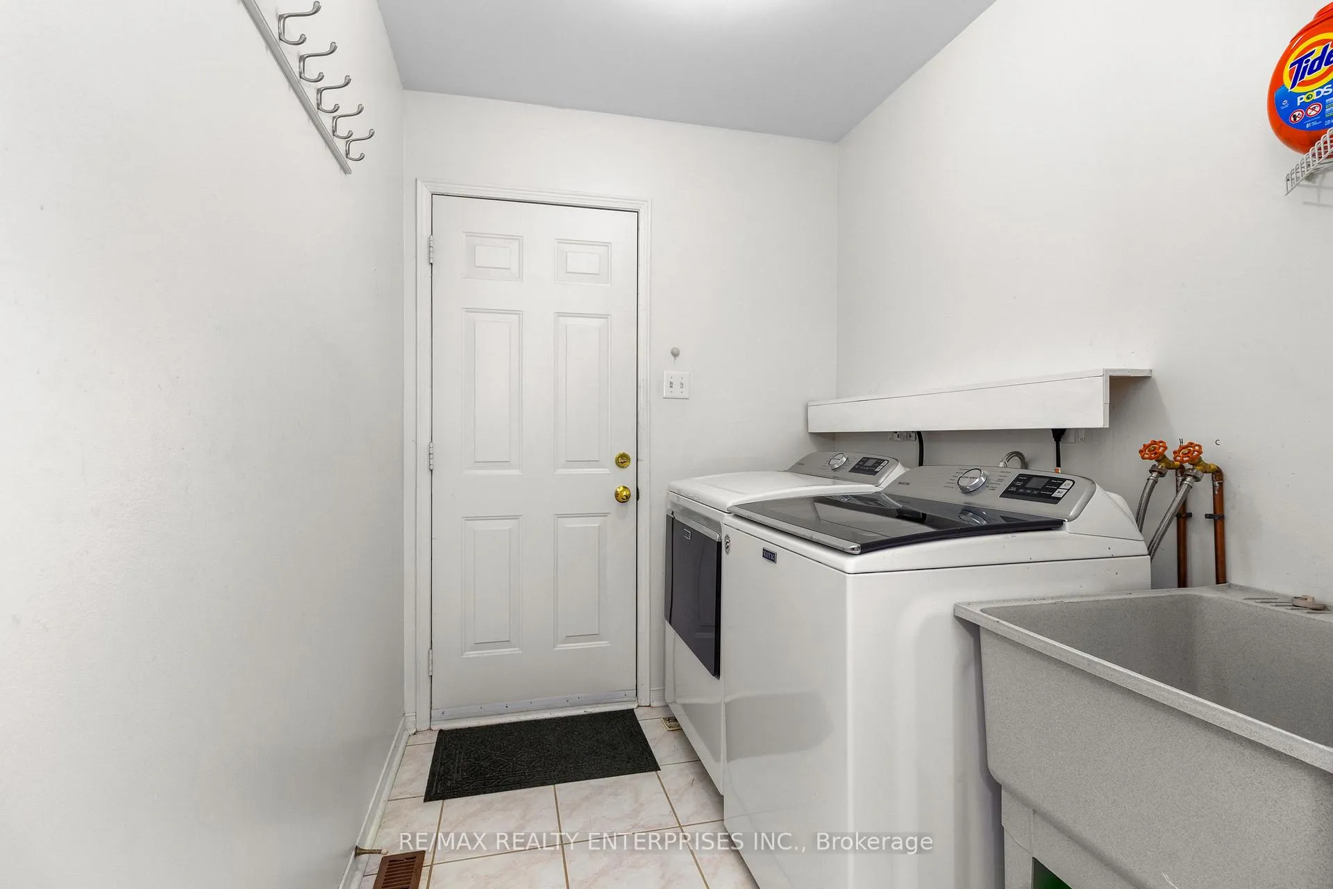 Photo 24 of 70 Downer Crescent, Wasaga Beach — HOMEH