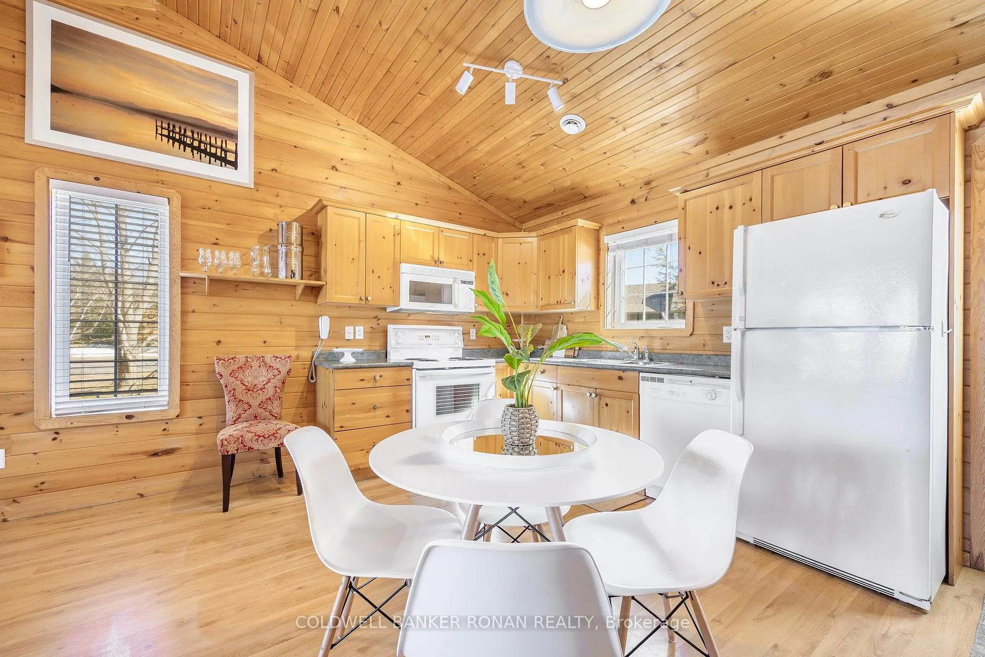 Photo 7 of 26 Cabin Crescent, Wasaga Beach — HOMEH