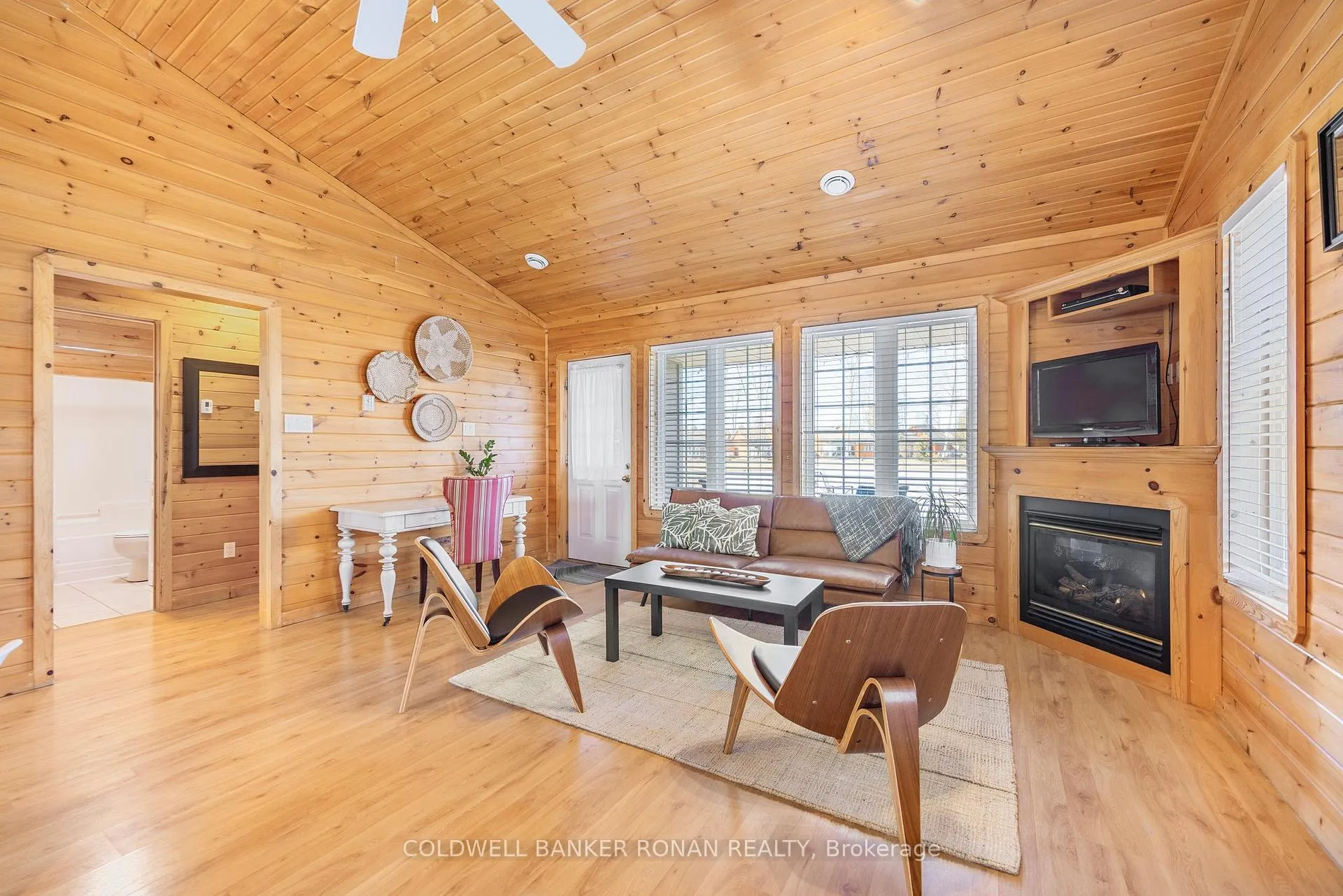 Photo 9 of 26 Cabin Crescent, Wasaga Beach — HOMEH