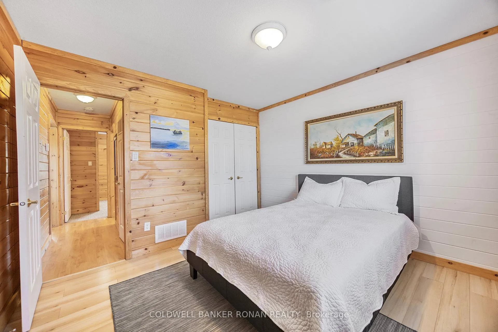 Photo 14 of 26 Cabin Crescent, Wasaga Beach — HOMEH