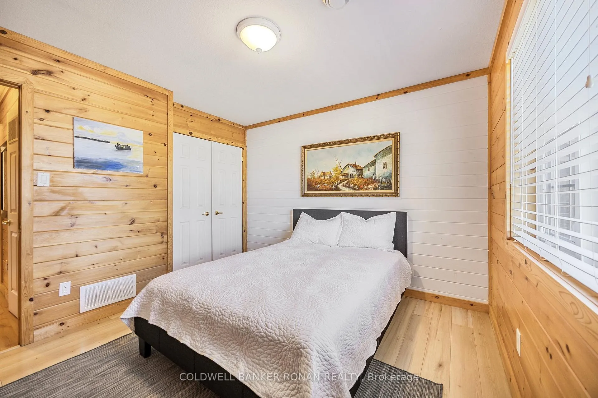 Photo 15 of 26 Cabin Crescent, Wasaga Beach — HOMEH