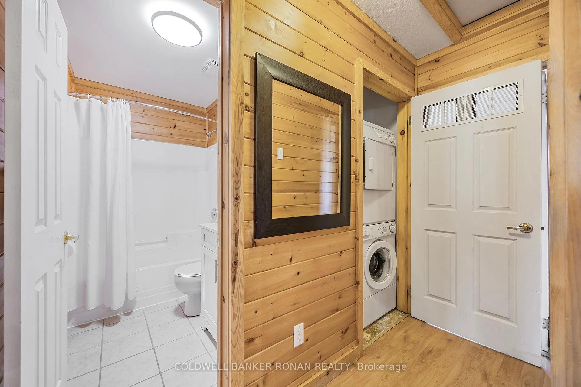 Photo 16 of 26 Cabin Crescent, Wasaga Beach — HOMEH