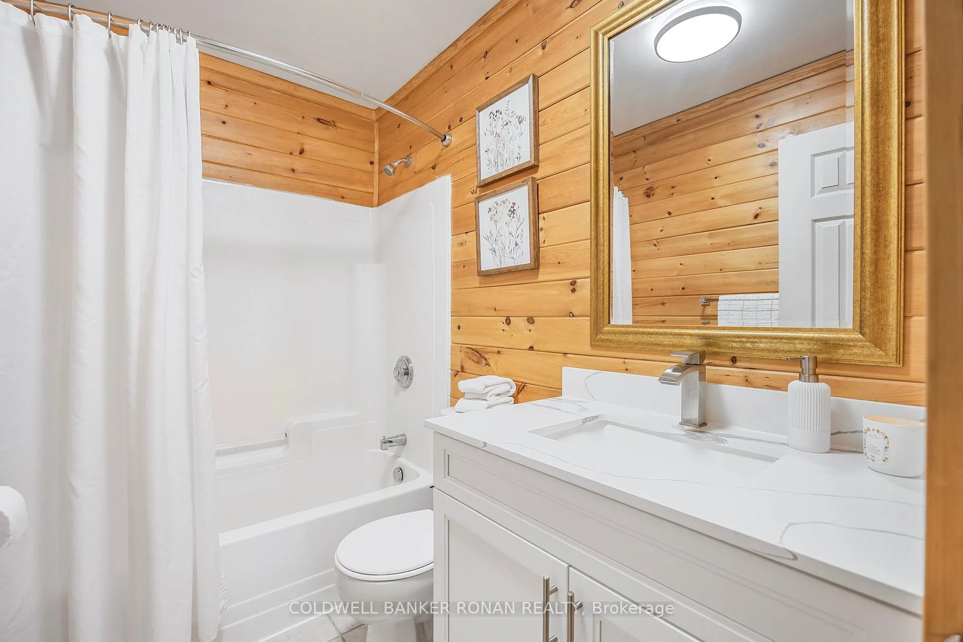Photo 18 of 26 Cabin Crescent, Wasaga Beach — HOMEH