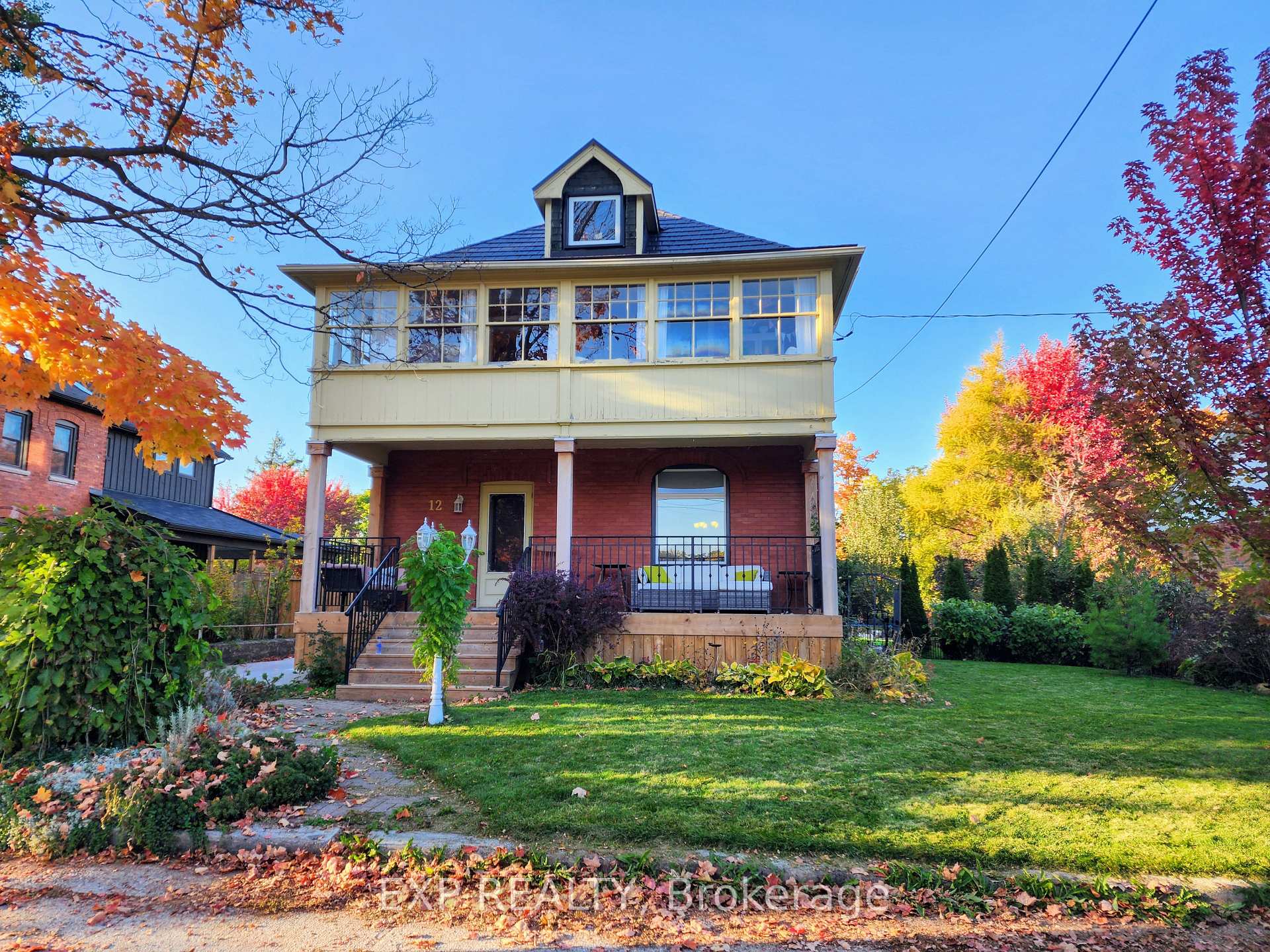 Front of 12 Elizabeth Street W