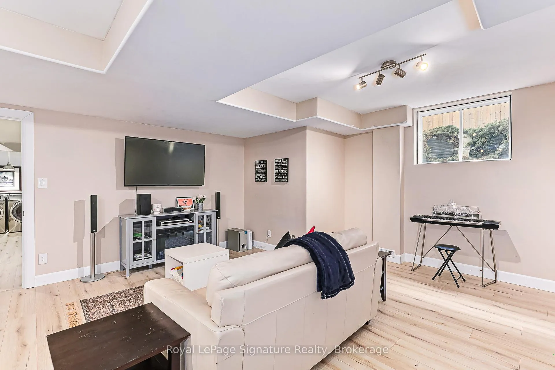 Photo 24 of 38 Garbutt Crescent, Collingwood — HOMEH