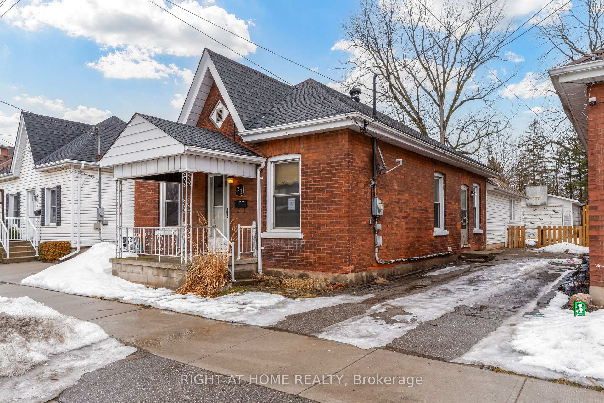 Photo 2 of 23 North Park Street, Brant, Brantford Twp — HOMEH