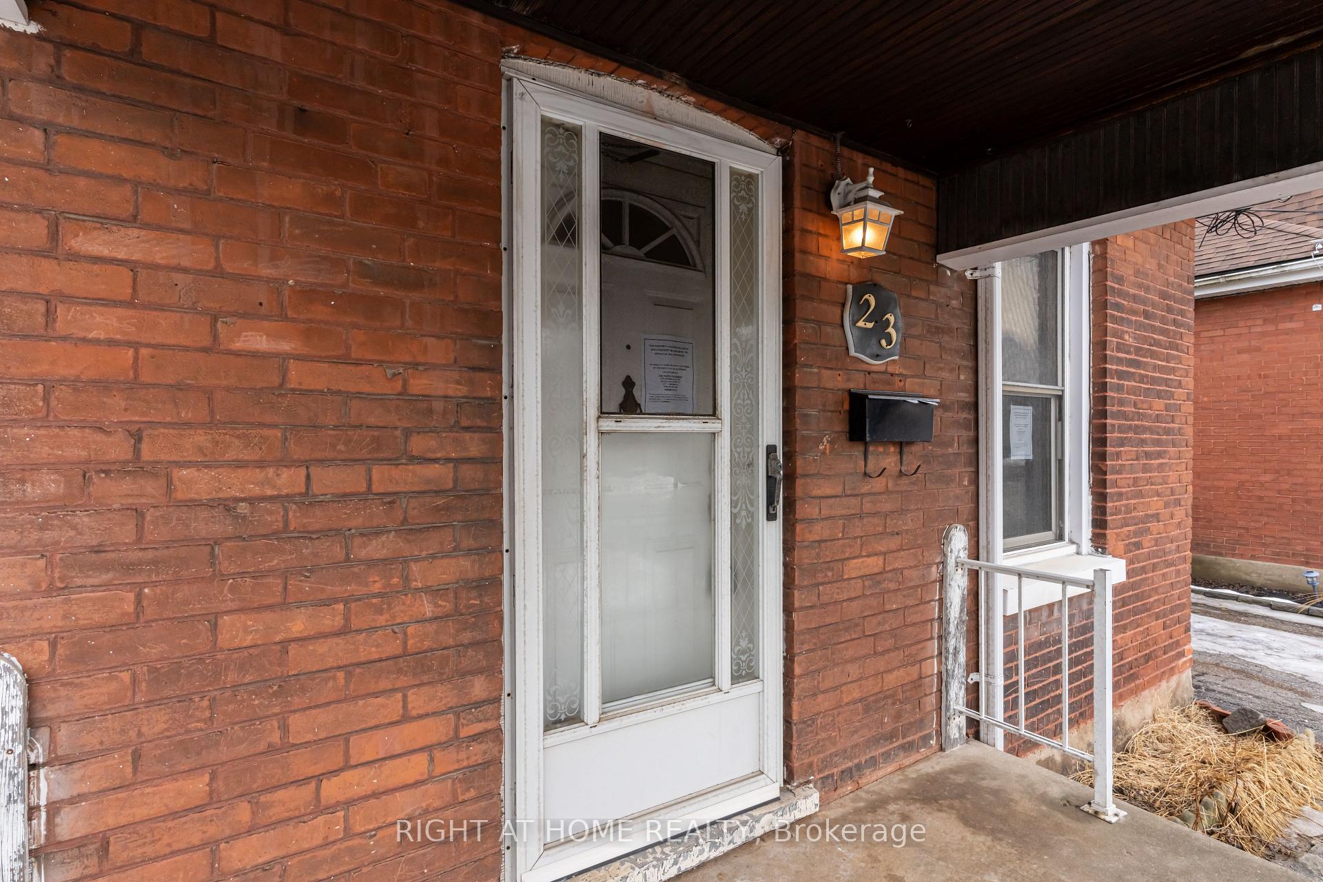 Photo 3 of 23 North Park Street, Brant, Brantford Twp — HOMEH