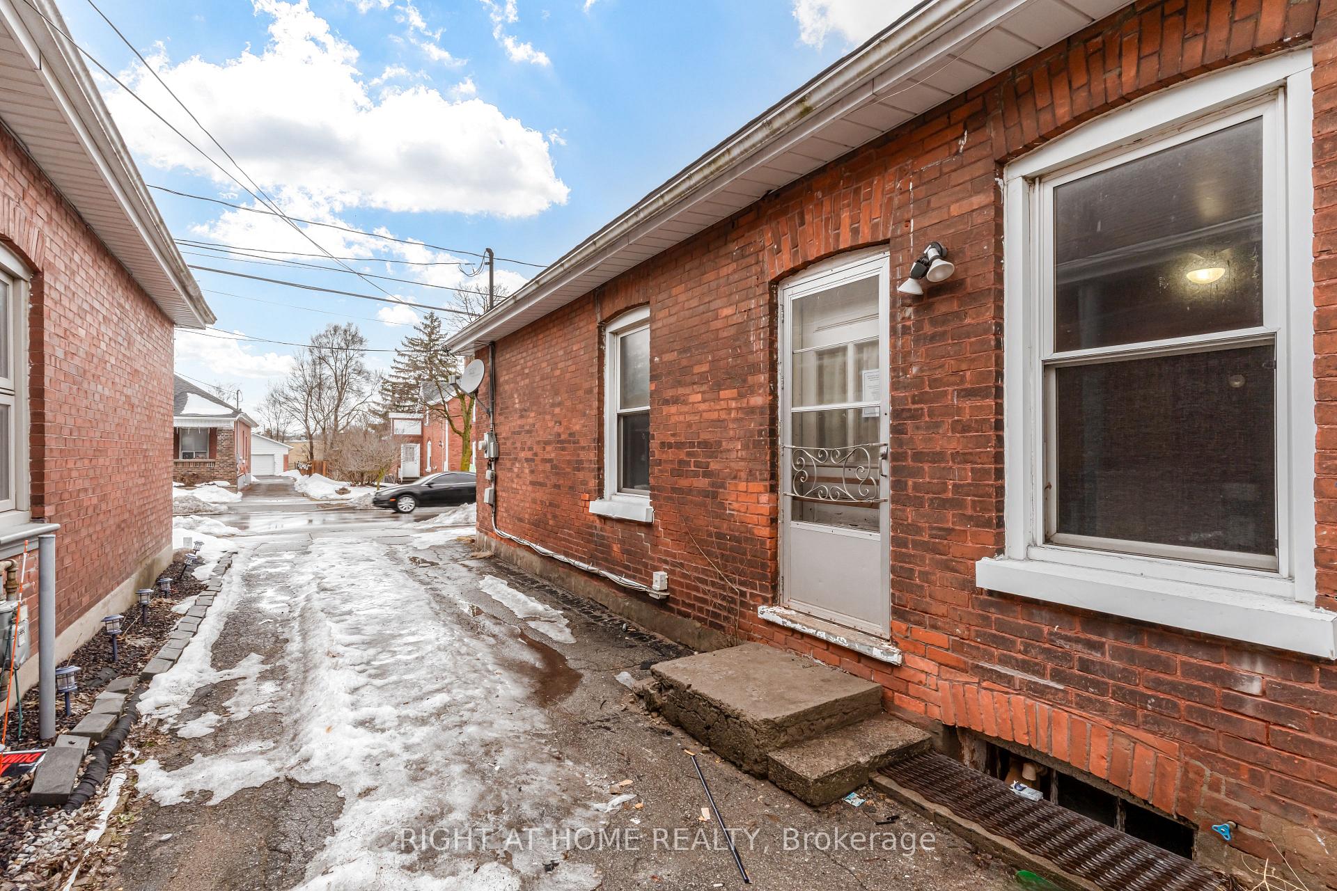 Photo 7 of 23 North Park Street, Brant, Brantford Twp — HOMEH