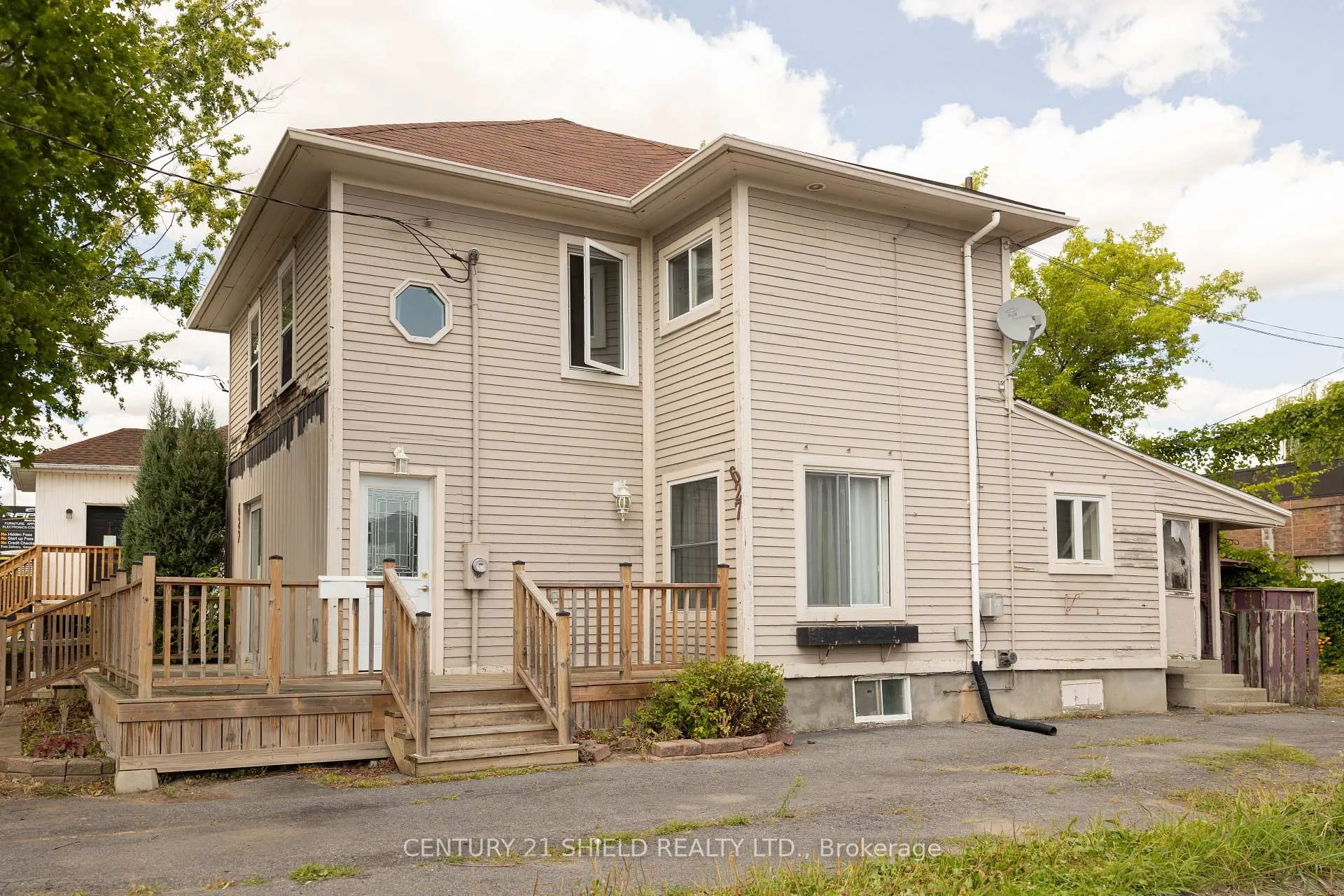 Photo 1 of 627 Pitt Street, Cornwall — HOMEH