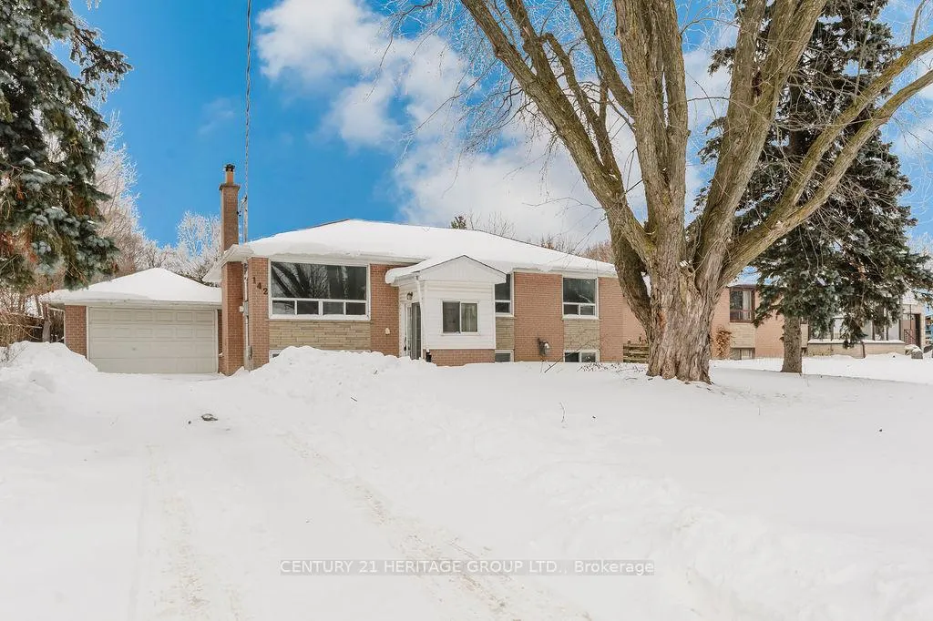 Front of 142 Kingslynn Drive