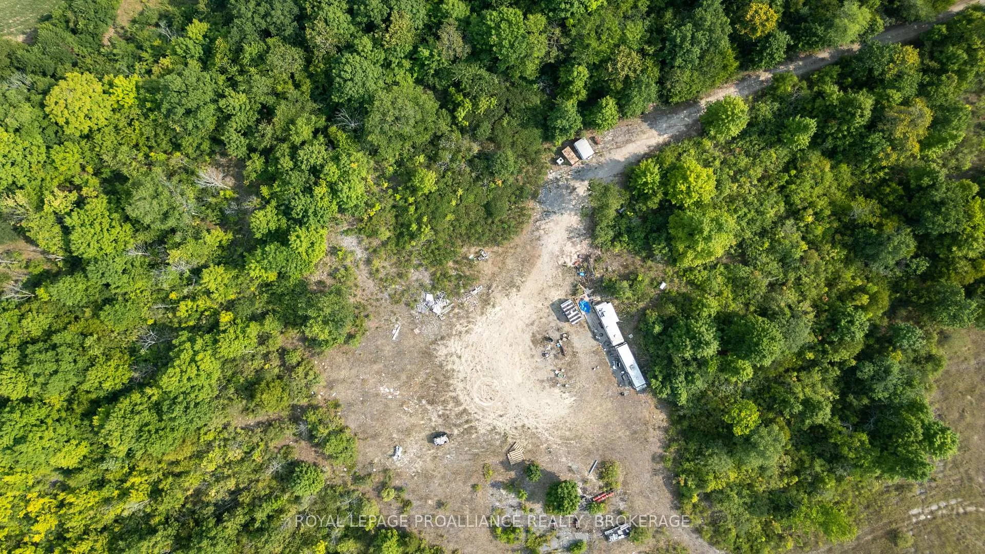 Photo 3 of 2046 Woodburn Road, Kingston, City North of 401 — HOMEH