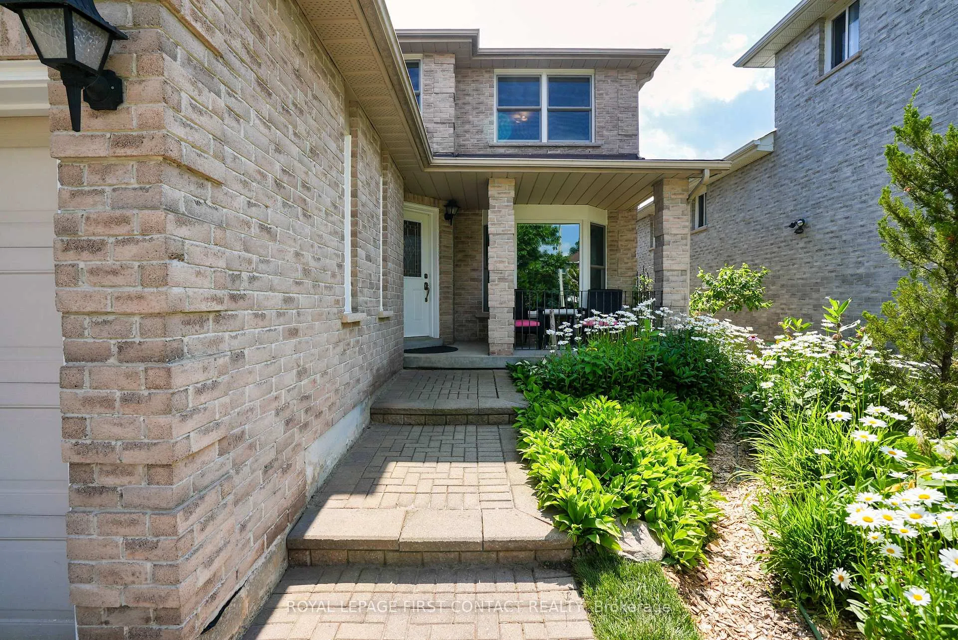 Photo 2 of 14 Meyer Avenue, Barrie, East Bayfield — HOMEH