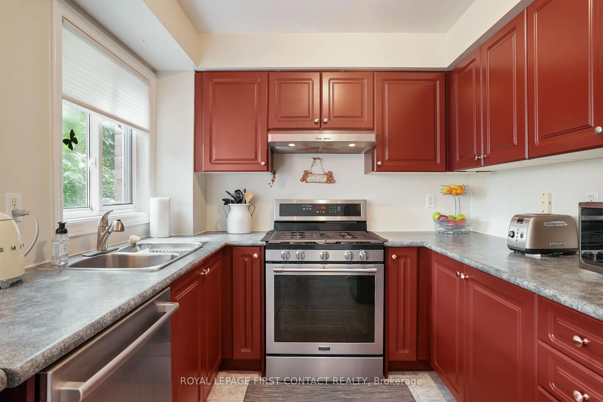 Photo 9 of 14 Meyer Avenue, Barrie, East Bayfield — HOMEH