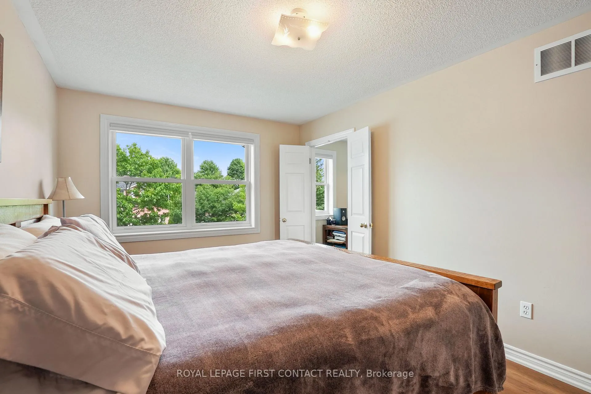 Photo 24 of 14 Meyer Avenue, Barrie, East Bayfield — HOMEH