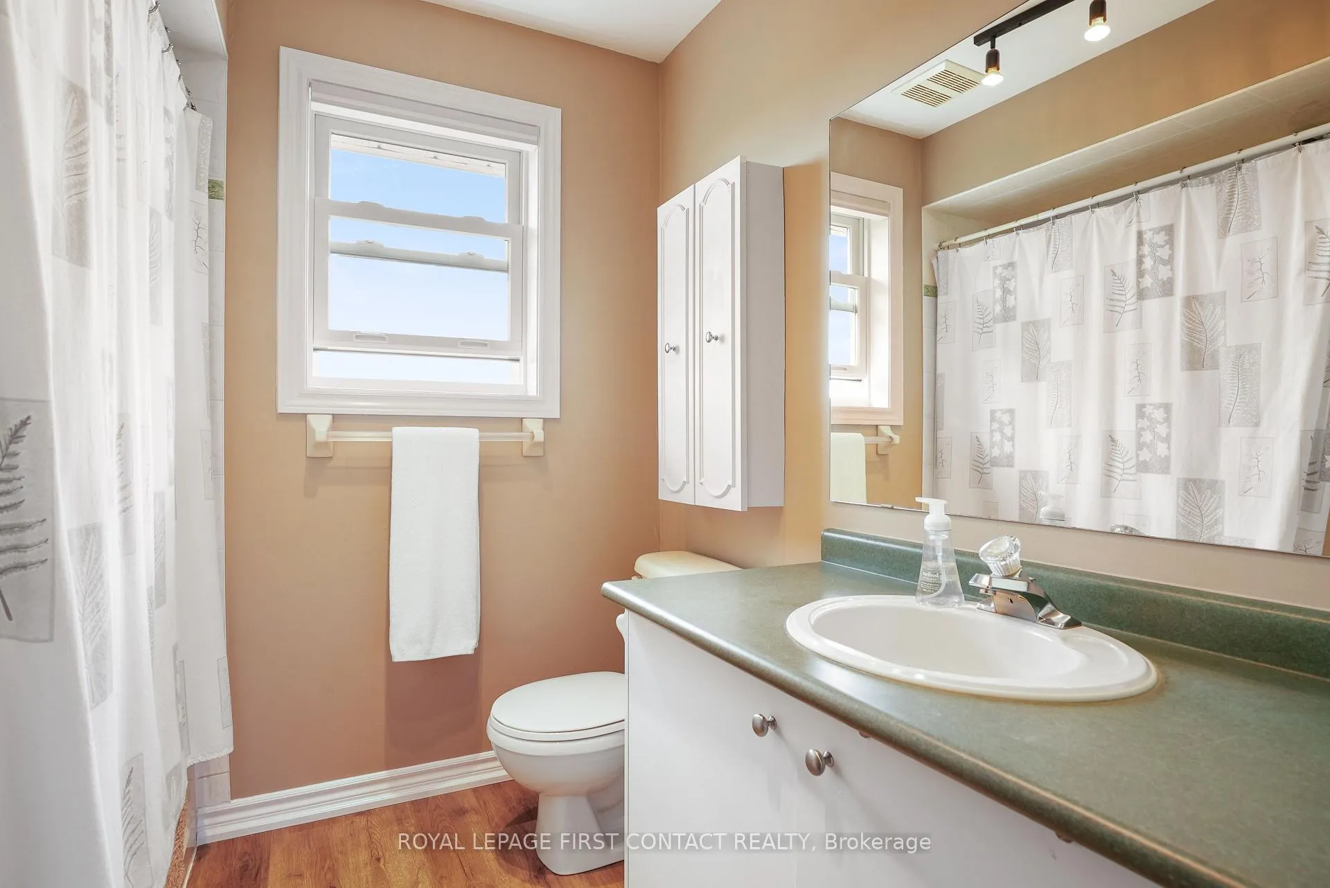 Photo 25 of 14 Meyer Avenue, Barrie, East Bayfield — HOMEH