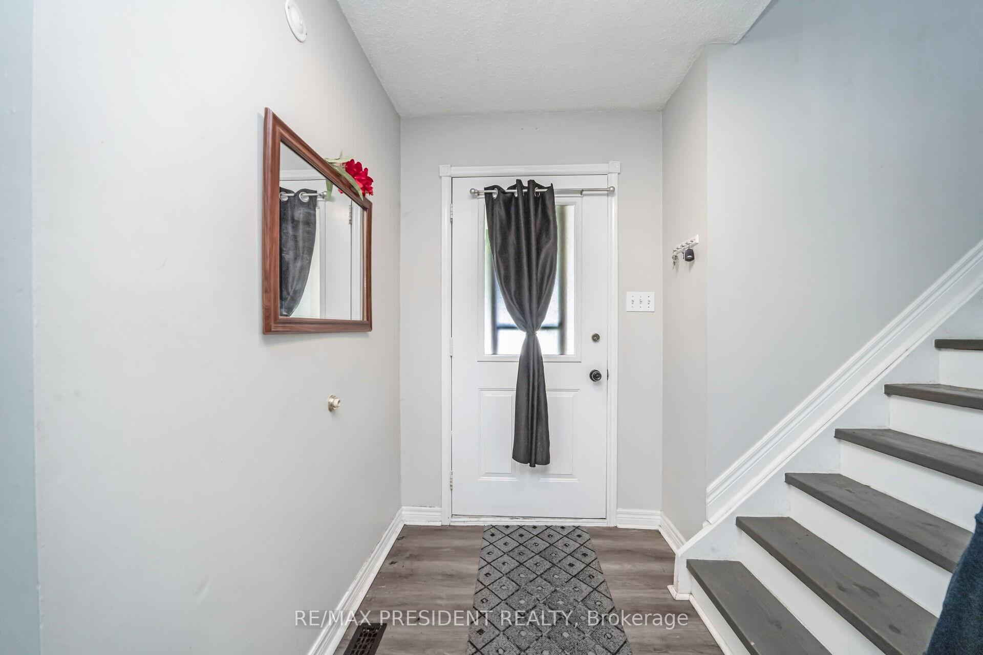 Photo 2 of 2197 Leominster Drive, Burlington, Brant Hills — HOMEH