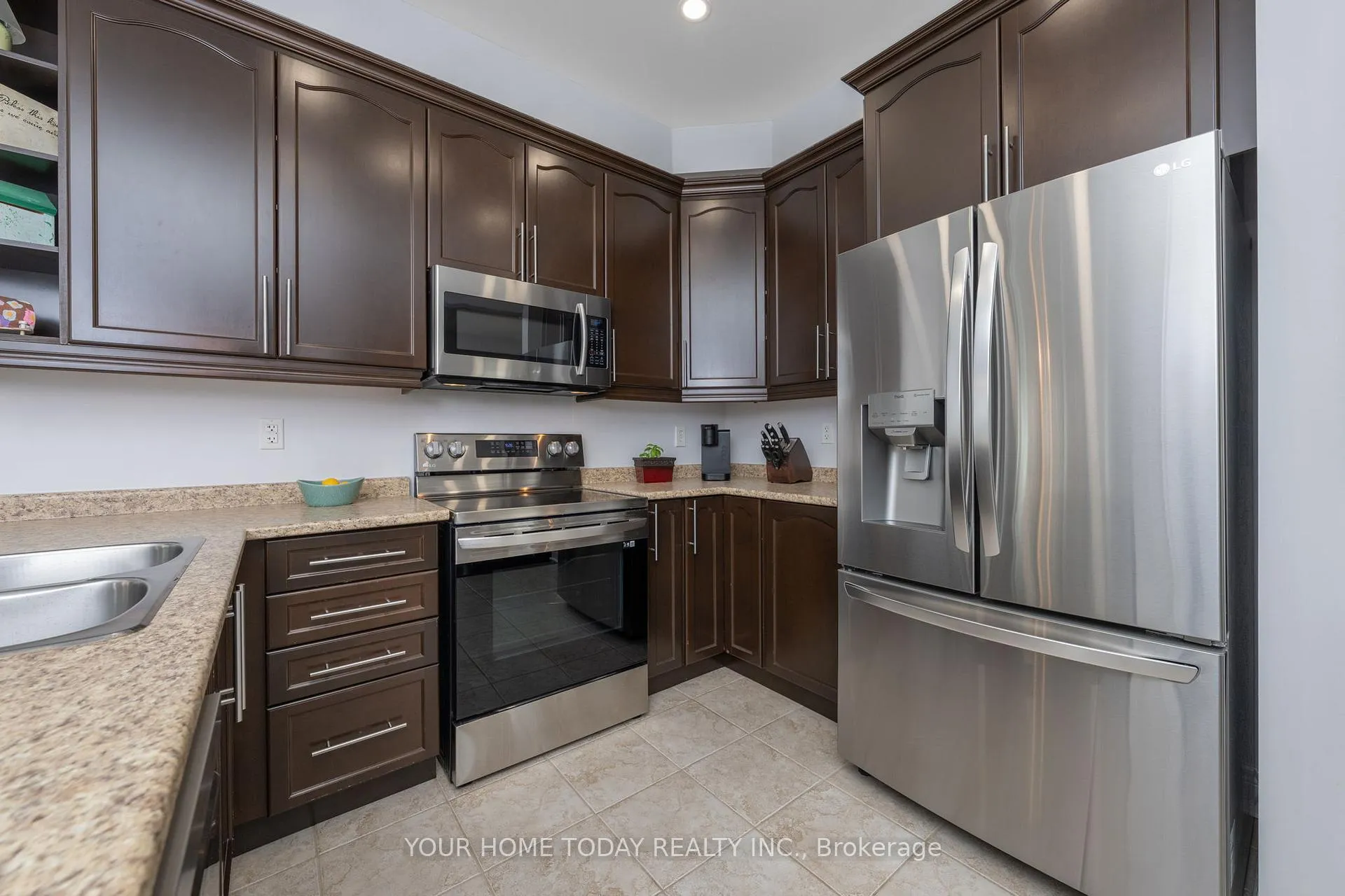 Photo 17 of 430 Barber Drive, Halton Hills, Georgetown — HOMEH