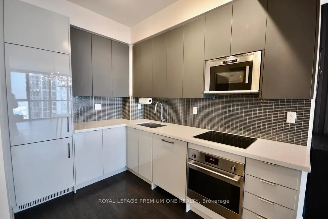 Photo 3 of Unit 3609, 2916 Highway 7 Road E, Vaughan, Concord — HOMEH