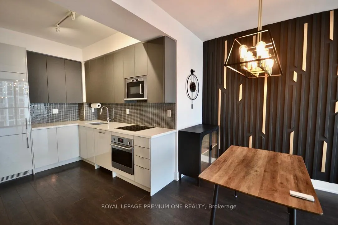 Photo 5 of Unit 3609, 2916 Highway 7 Road E, Vaughan, Concord — HOMEH