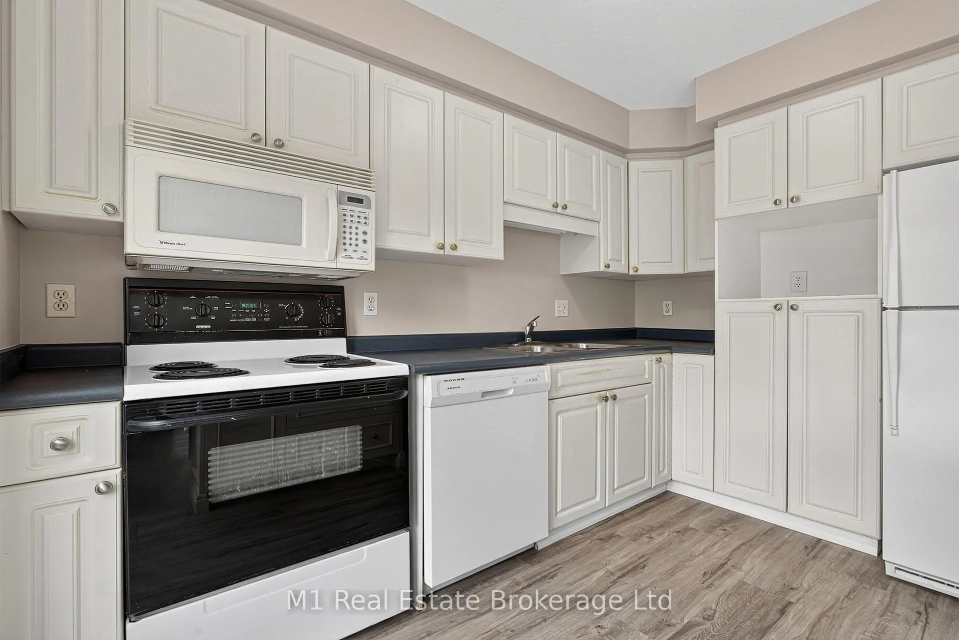 Photo 6 of 112 Chesterton Lane, Guelph, Grange Road — HOMEH