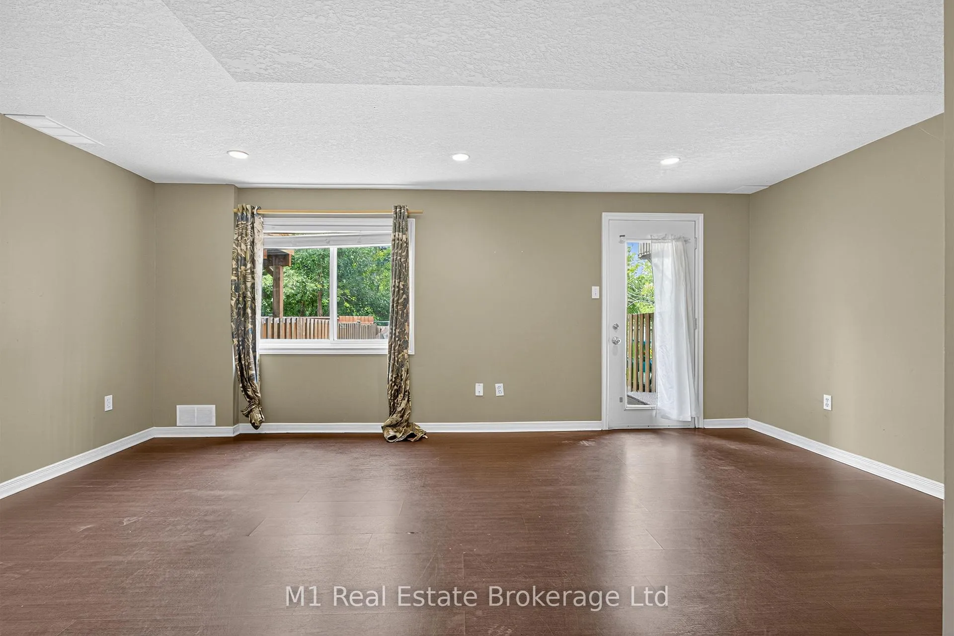Photo 30 of 112 Chesterton Lane, Guelph, Grange Road — HOMEH