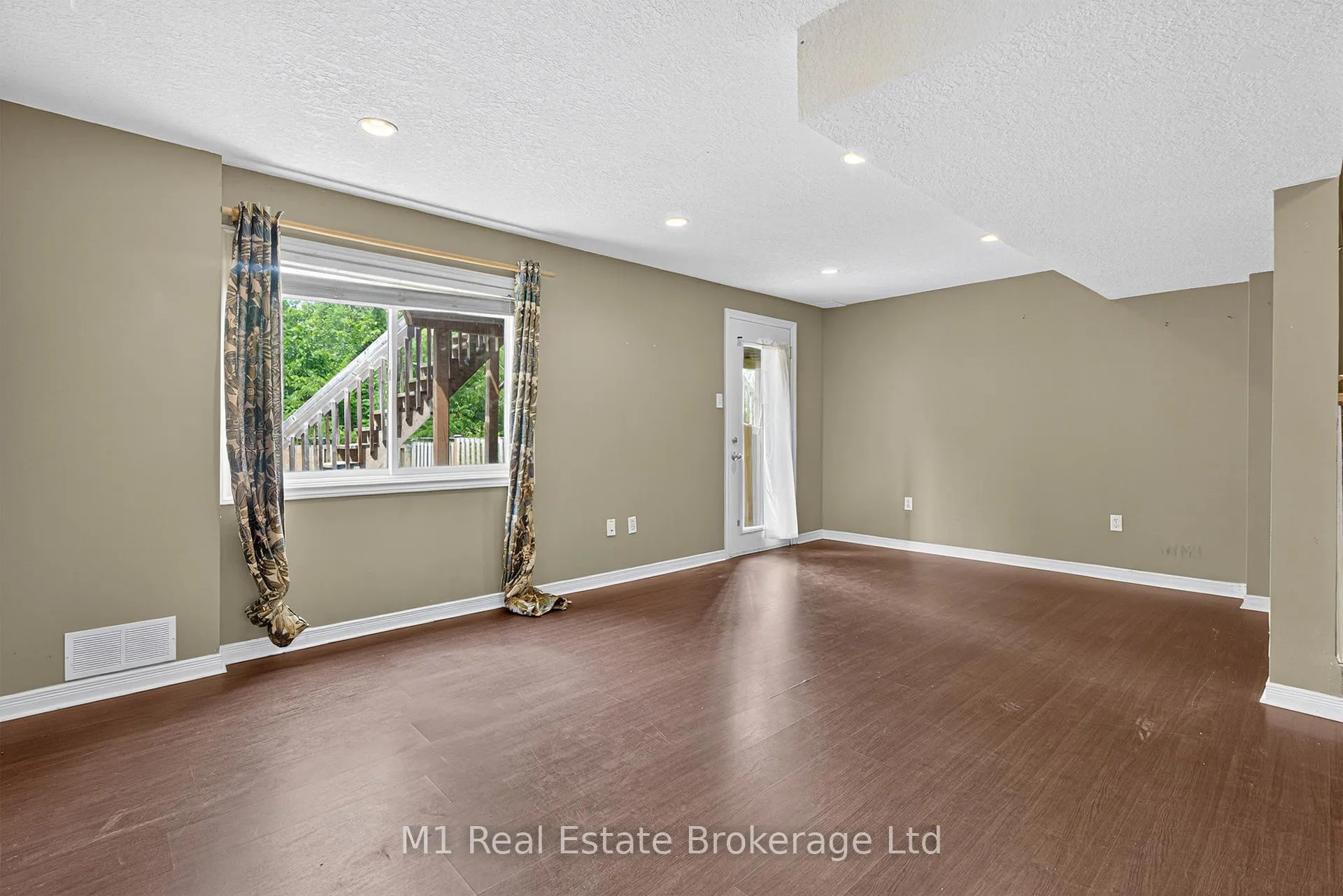 Photo 31 of 112 Chesterton Lane, Guelph, Grange Road — HOMEH