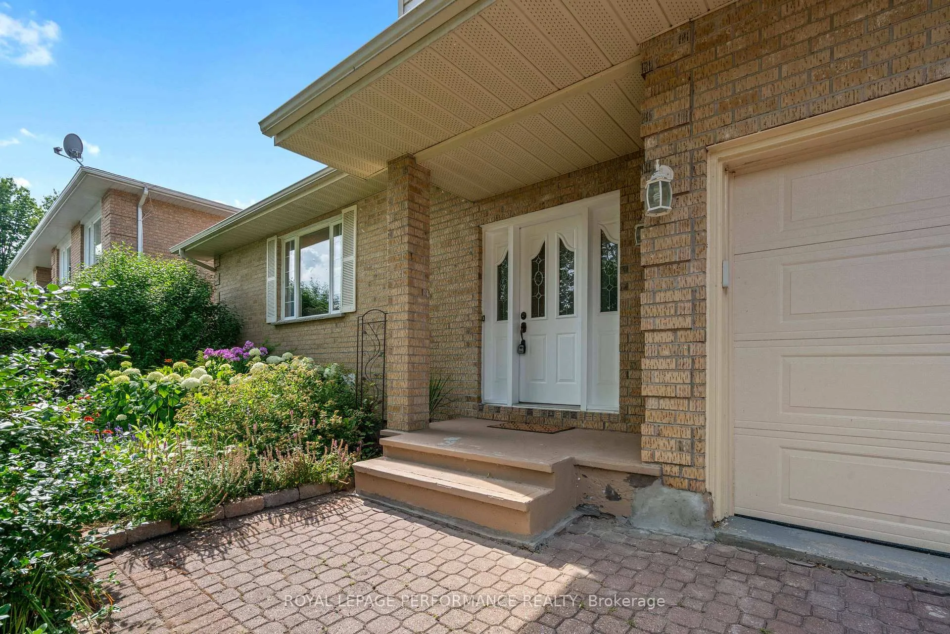 Photo 2 of 1639 Blakely Drive N, Cornwall — HOMEH