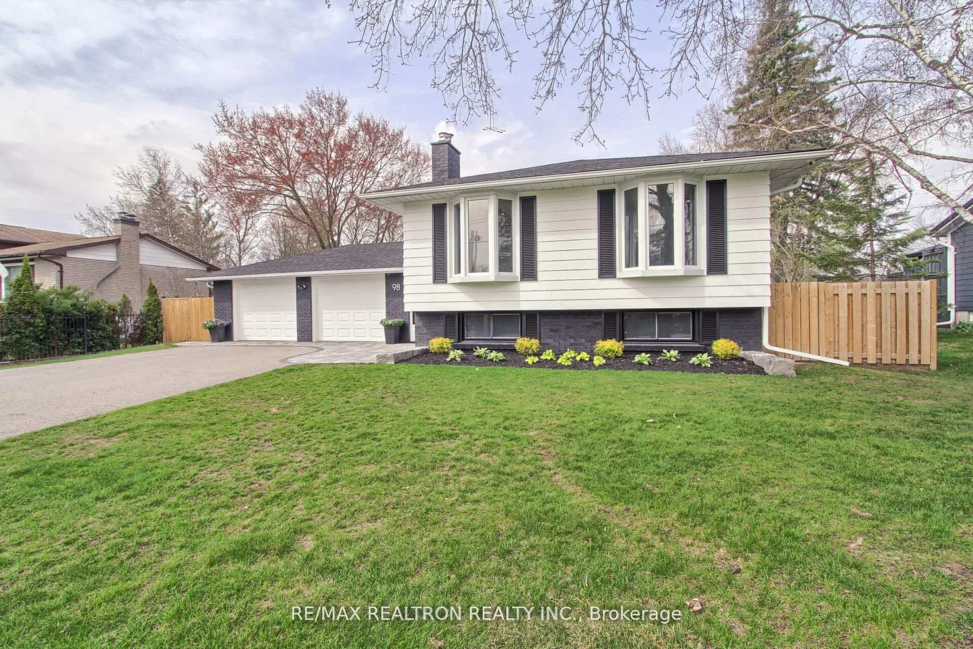 Photo 2 of 98 Everton Drive, Innisfil, Gilford — HOMEH