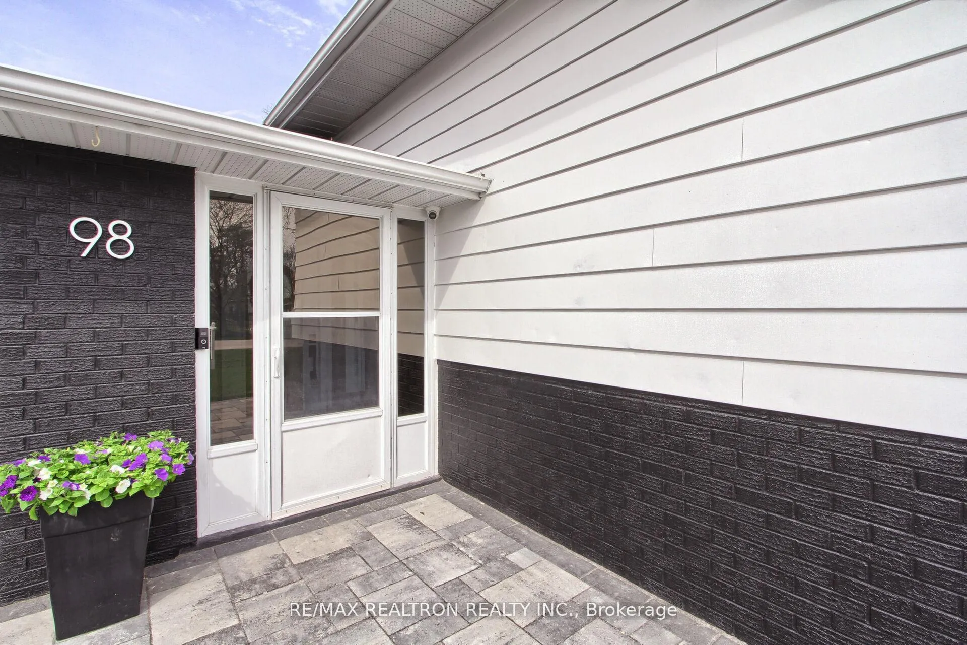Photo 3 of 98 Everton Drive, Innisfil, Gilford — HOMEH