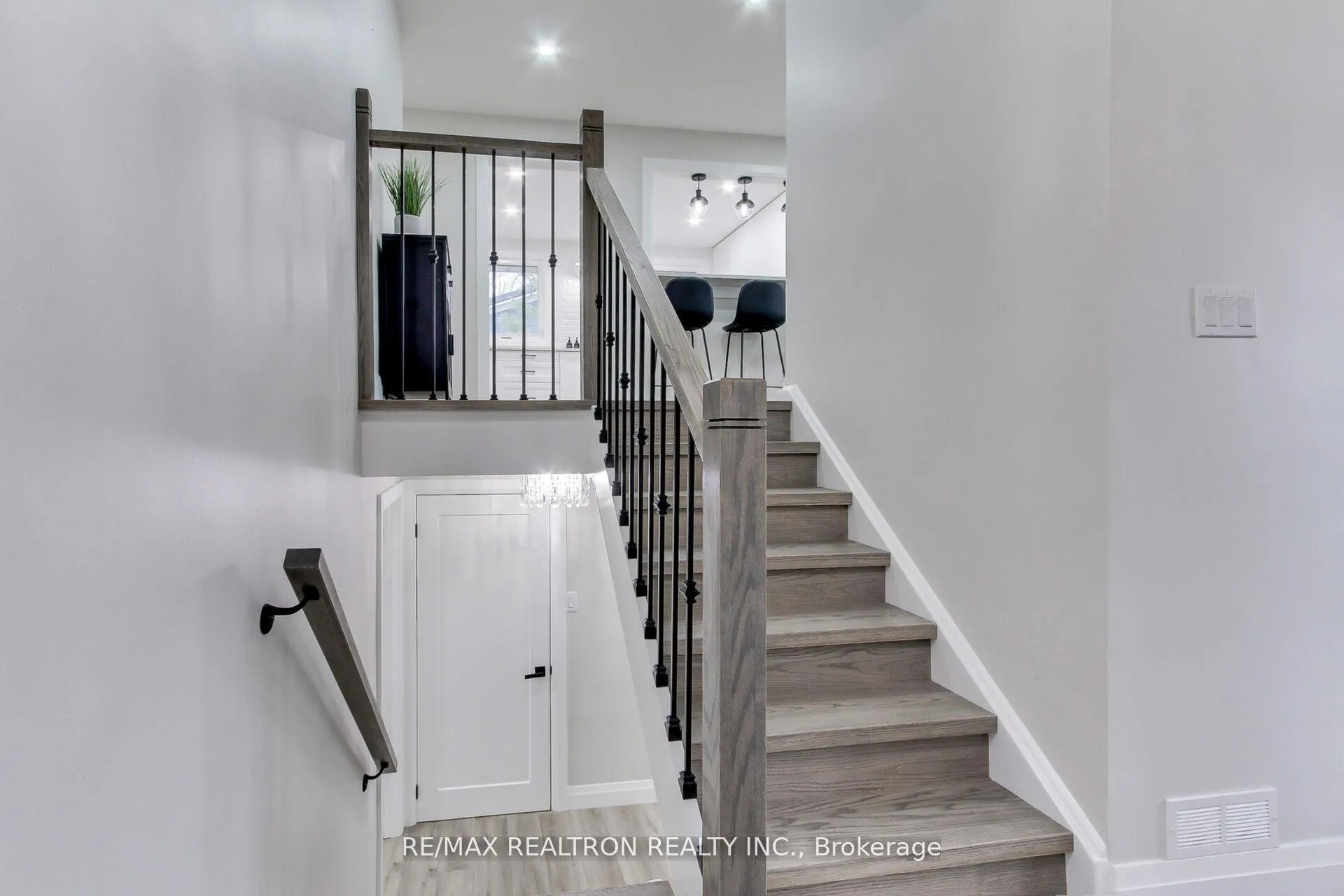 Photo 7 of 98 Everton Drive, Innisfil, Gilford — HOMEH
