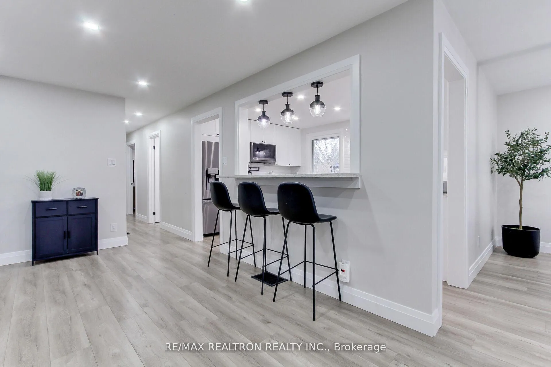 Photo 8 of 98 Everton Drive, Innisfil, Gilford — HOMEH