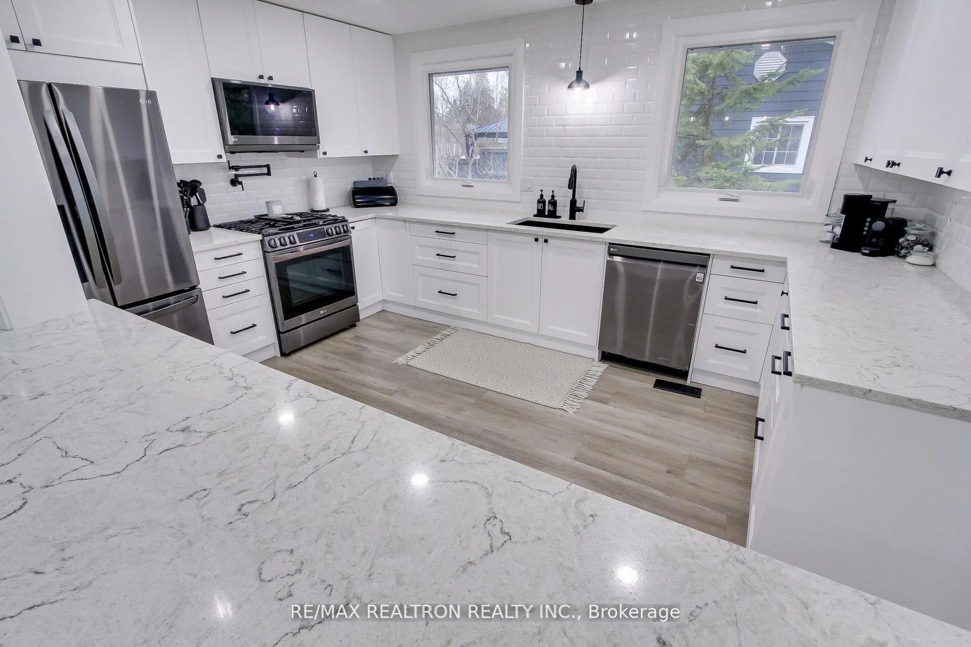 Photo 9 of 98 Everton Drive, Innisfil, Gilford — HOMEH