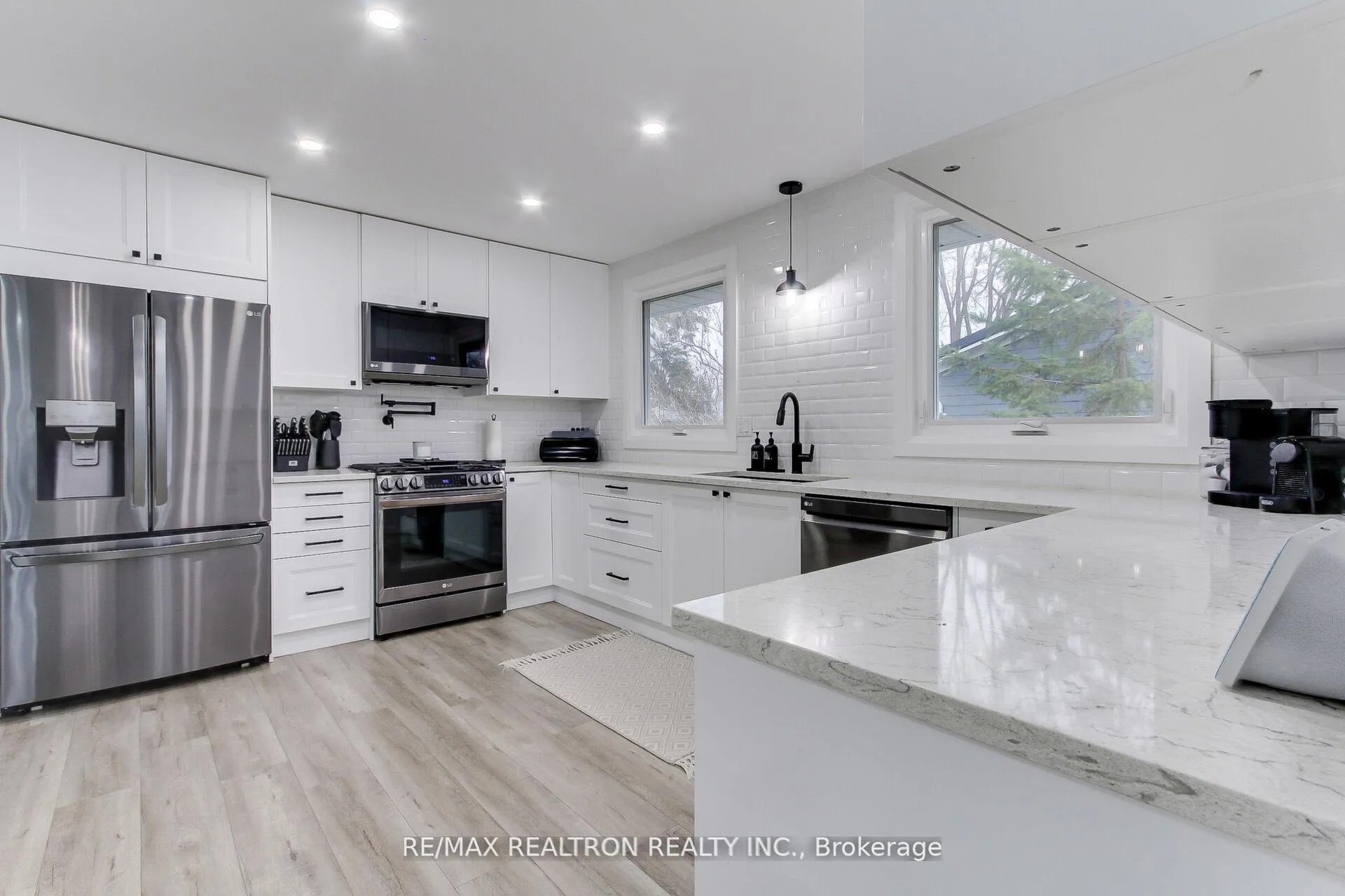 Photo 10 of 98 Everton Drive, Innisfil, Gilford — HOMEH