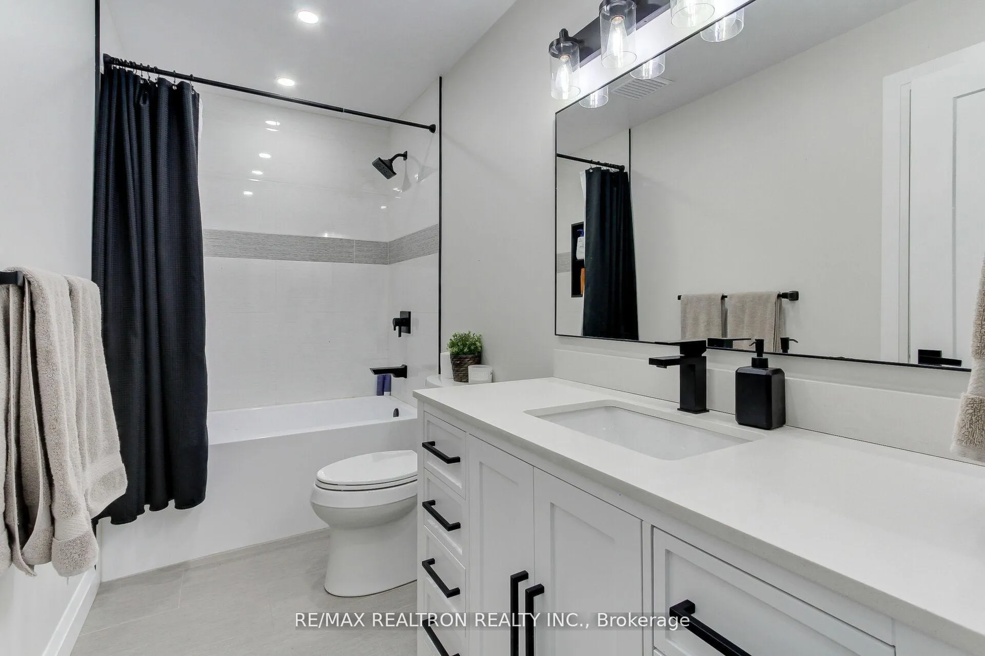 Photo 20 of 98 Everton Drive, Innisfil, Gilford — HOMEH